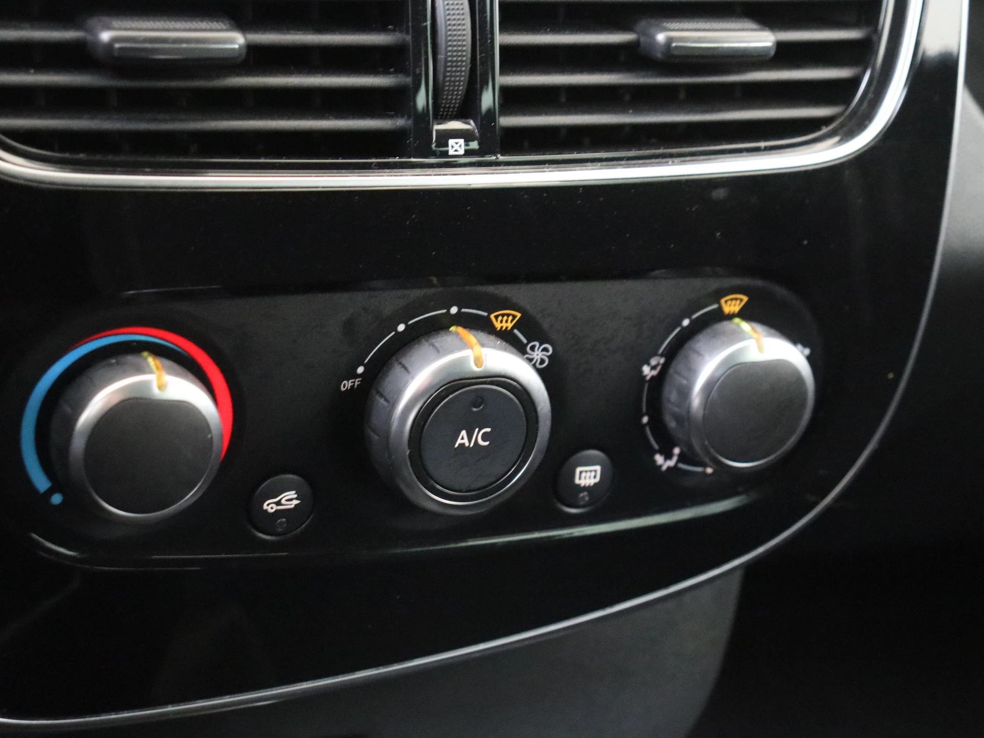 Renault-Clio-image-22