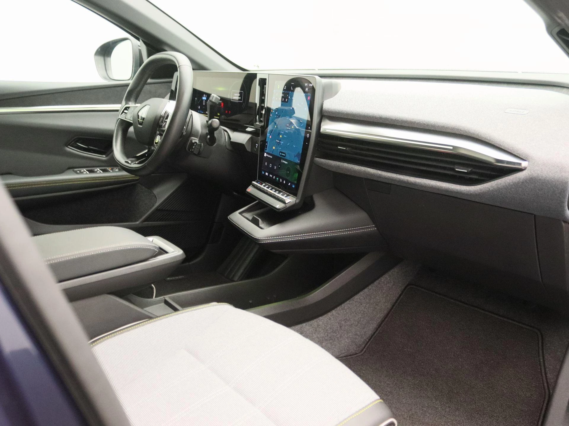 Renault-Megane E-Tech-image-21