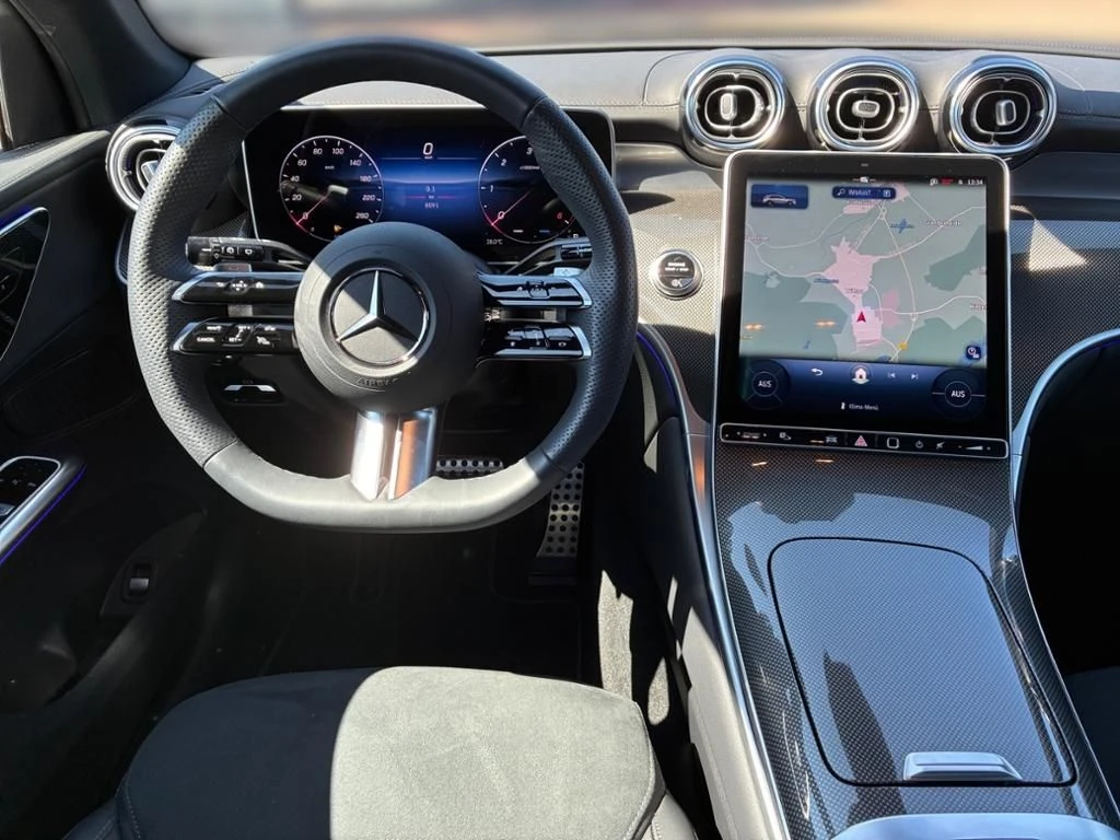 Mercedes-Benz-GLC 300 d-image-10