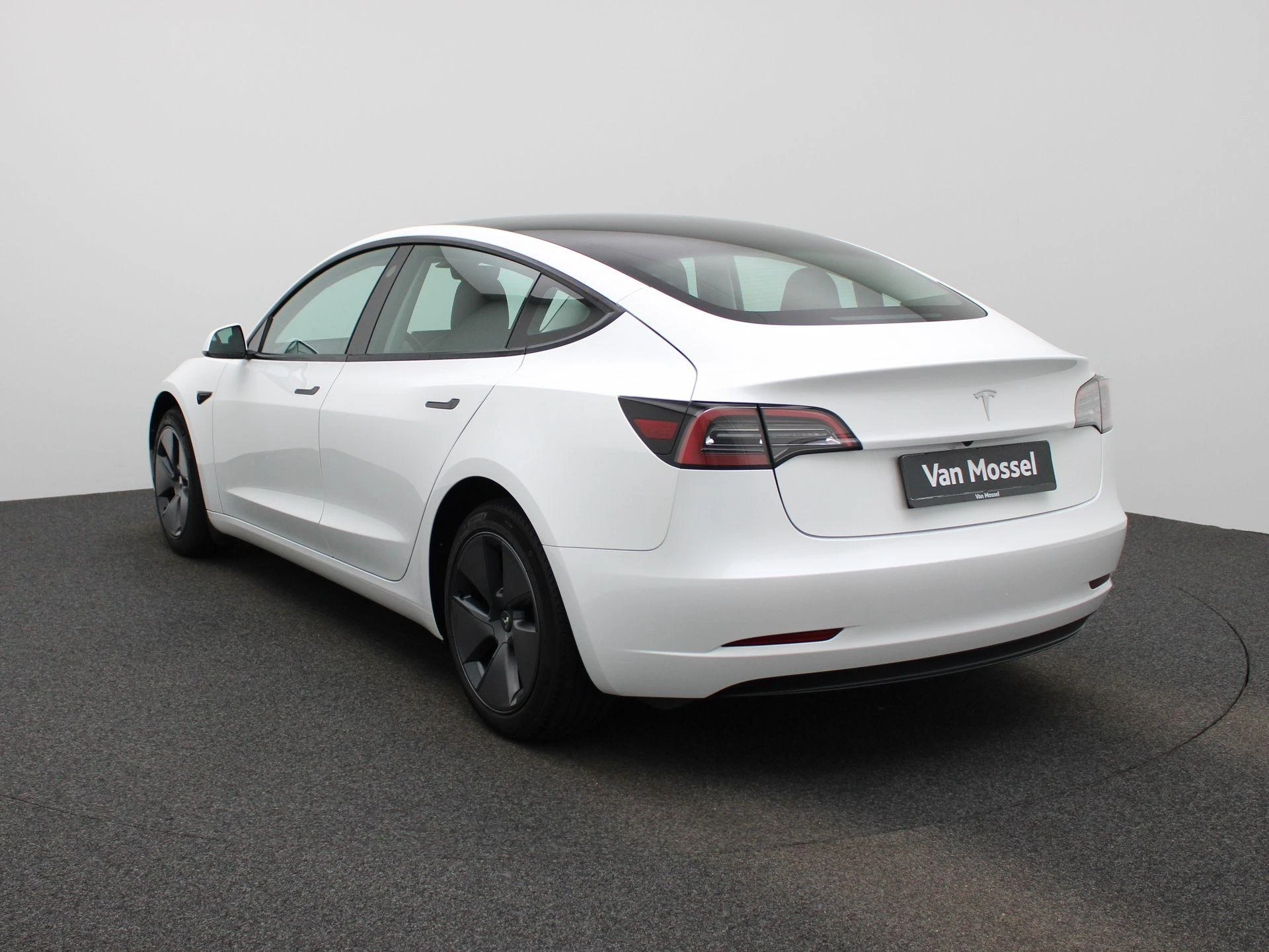 Tesla-Model 3-image-3