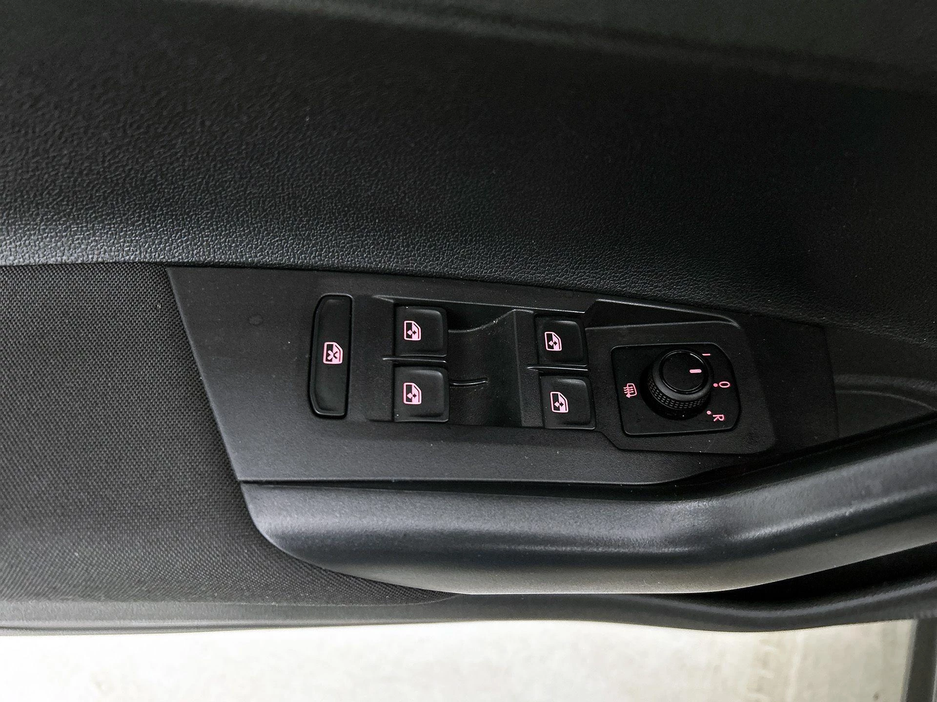 Volkswagen-Polo-image-31