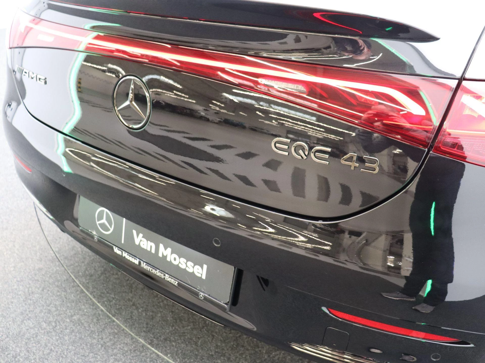 Mercedes-Benz-EQE-image-21