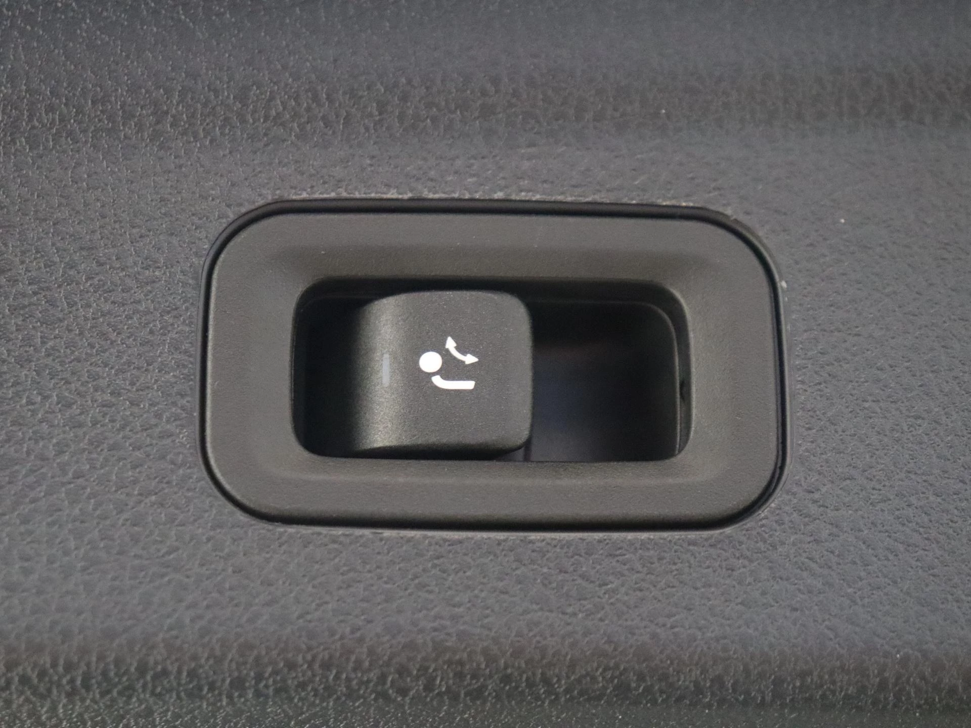 Mercedes-Benz-GLE-image-33