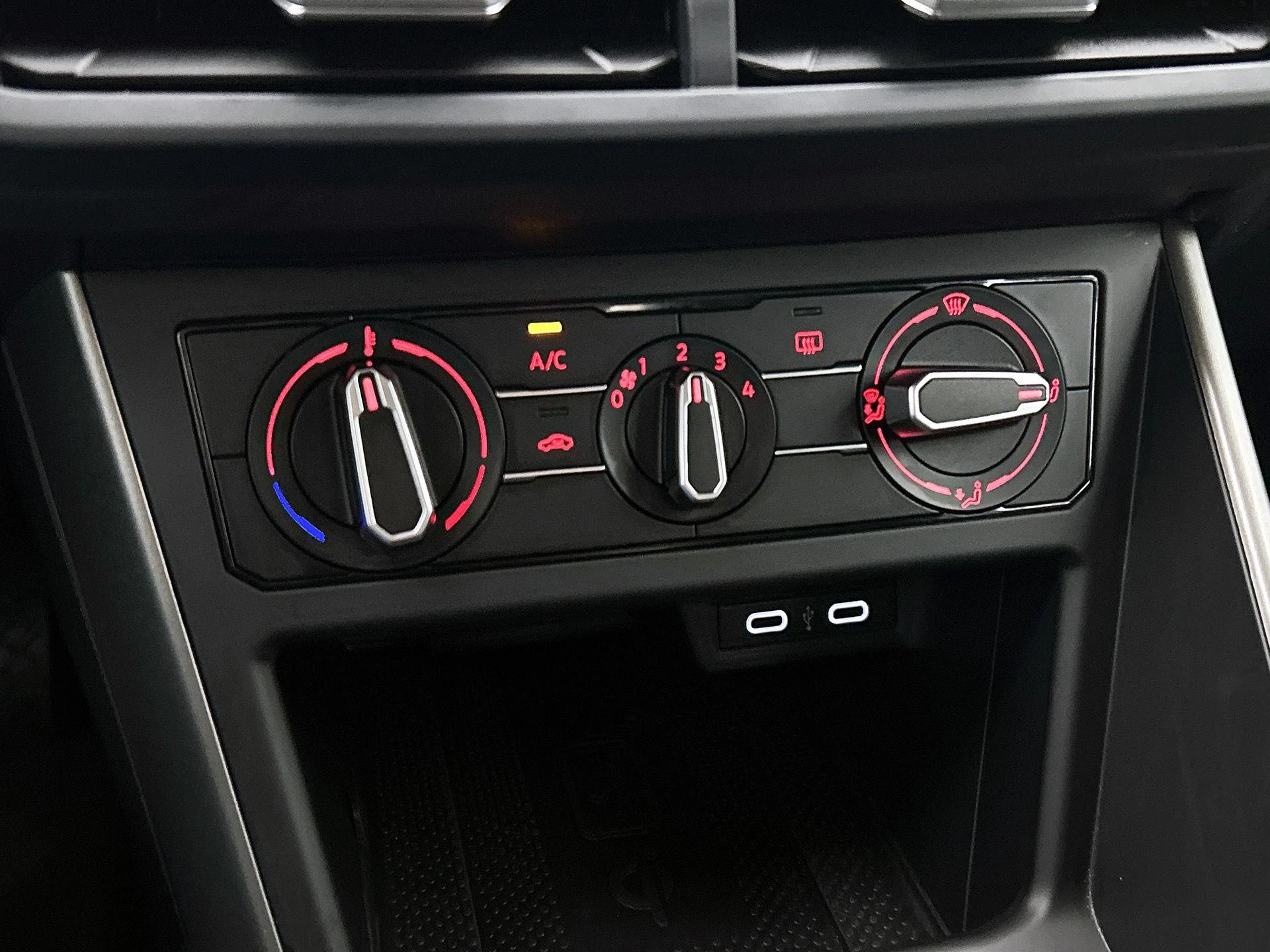 Volkswagen-Polo-image-15