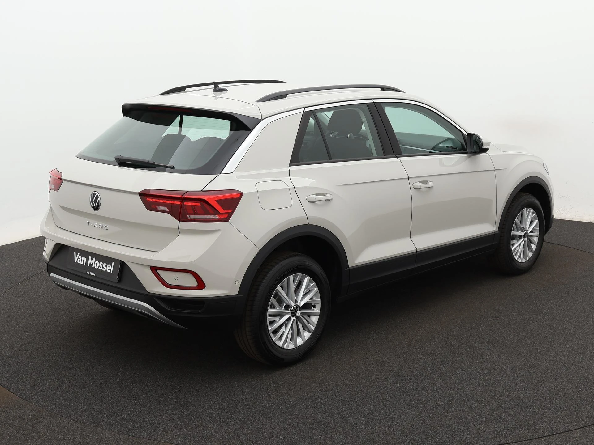 Volkswagen-T-Roc-image-2