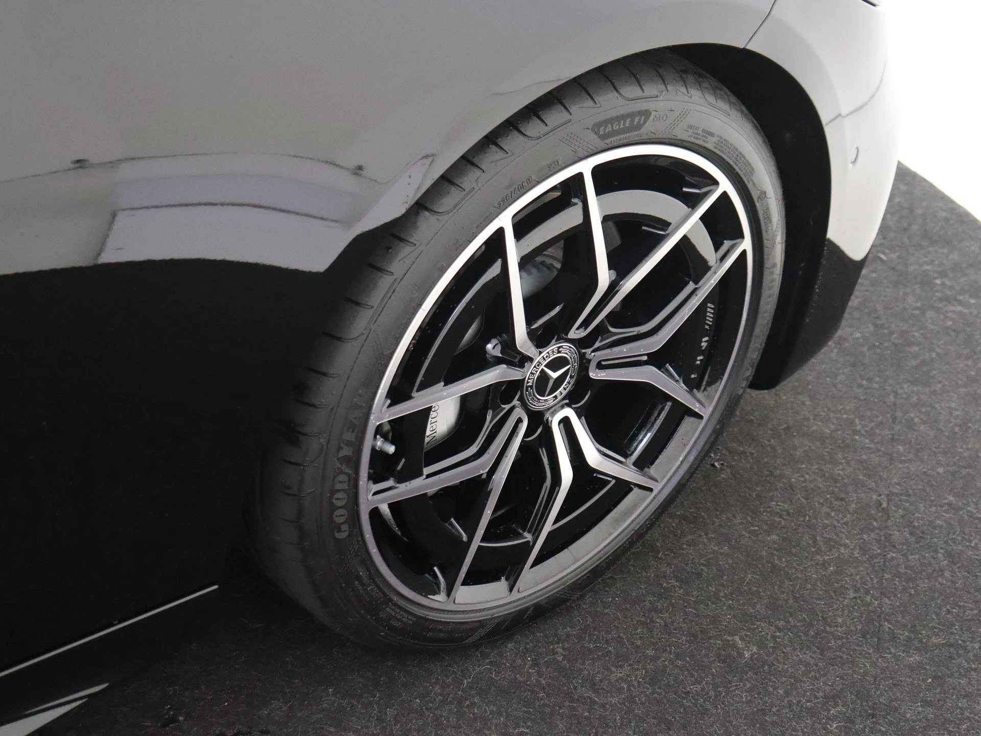 Mercedes-Benz-C-Klasse-image-9