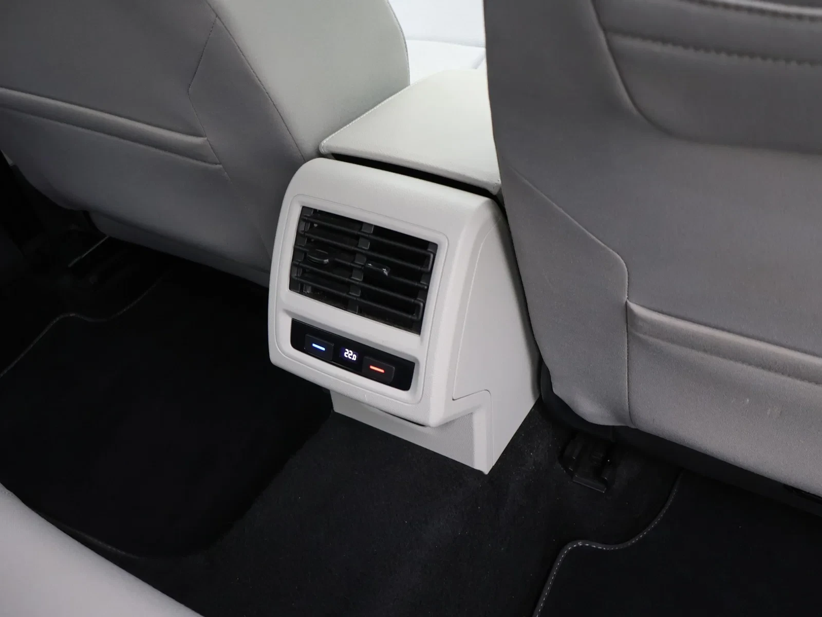 Volkswagen Golf VIII SW Golf 1.0eTSI Life 110PK *AUTOMAAT*LANE-ASSIST*ACC*PDC*APP-CONNECT*...*