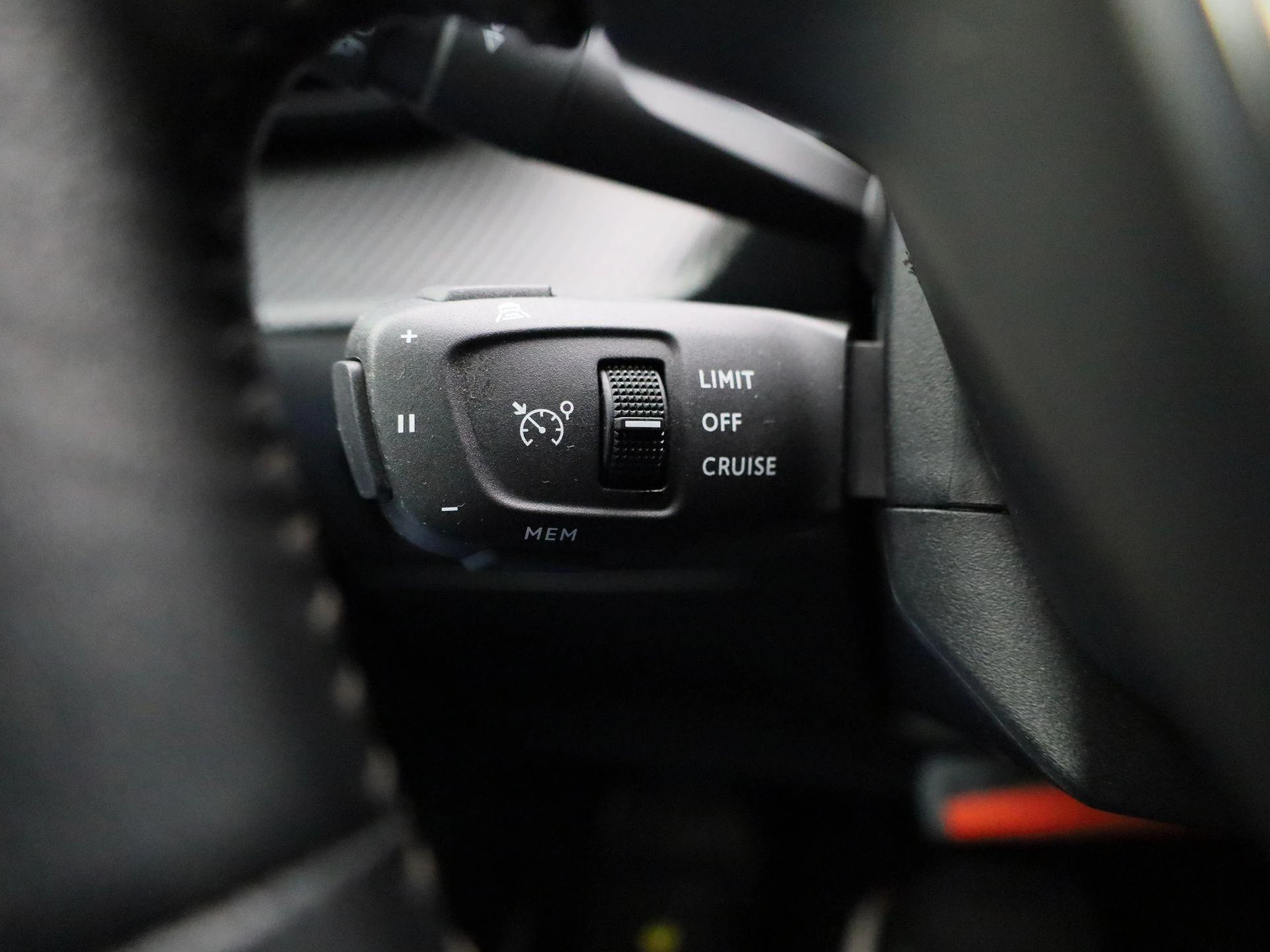 Peugeot-e-2008-image-24