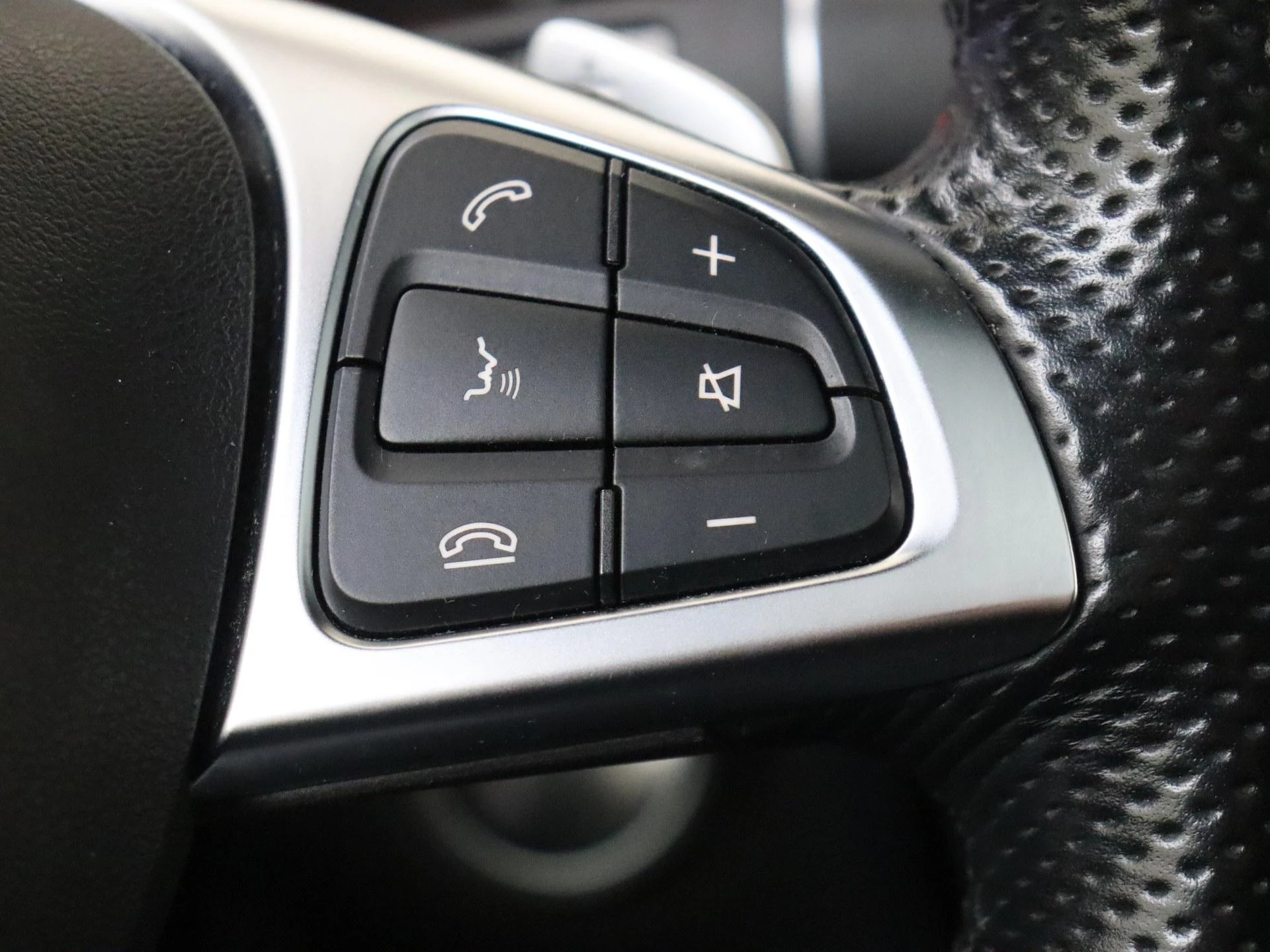 Mercedes-Benz-GLC-image-16