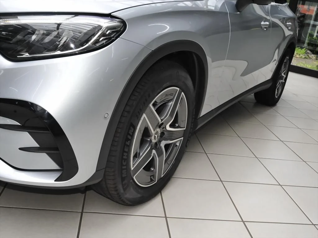 Mercedes-Benz-GLC 300 d-image-5