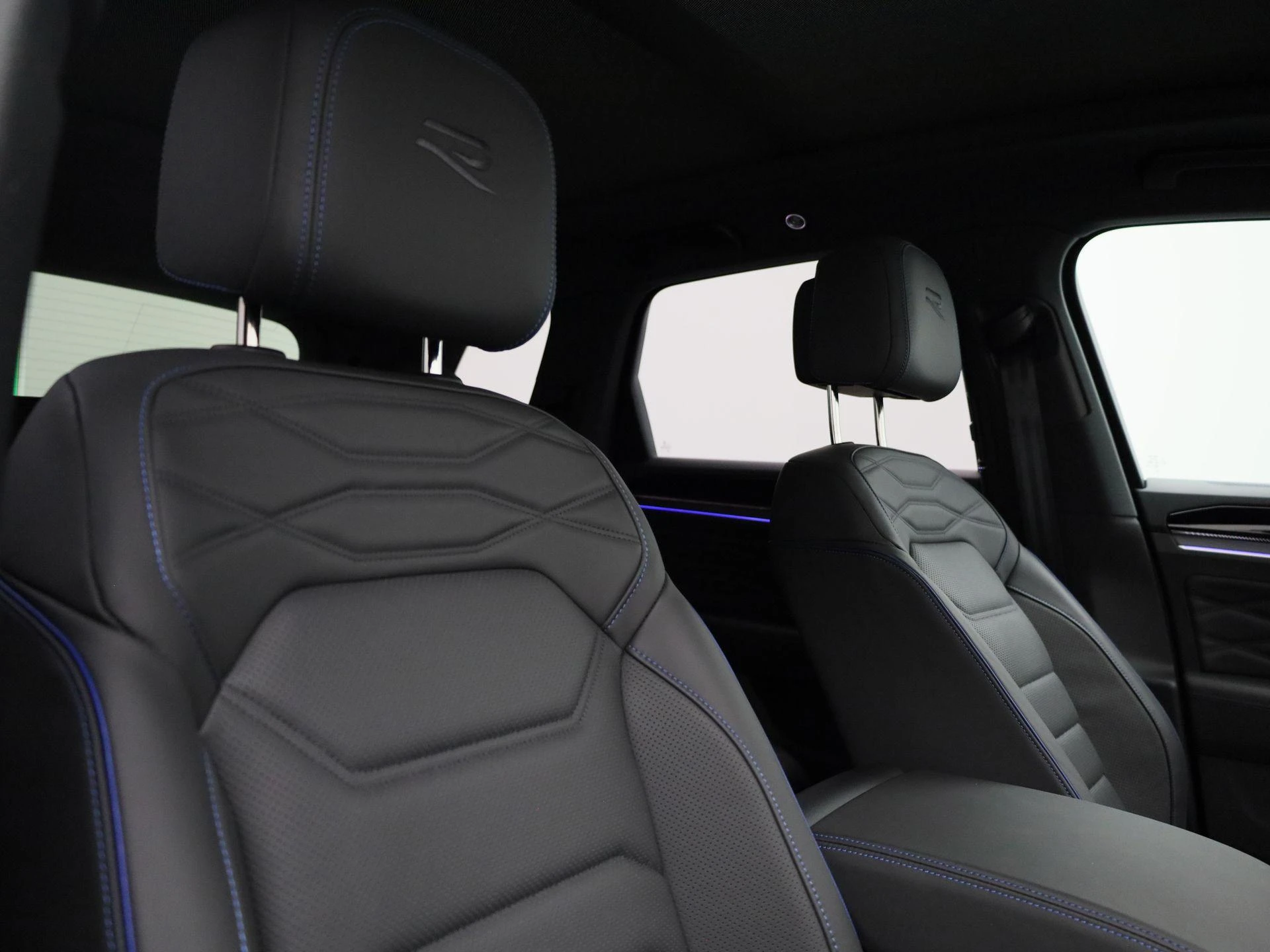 Volkswagen-Touareg-image-46