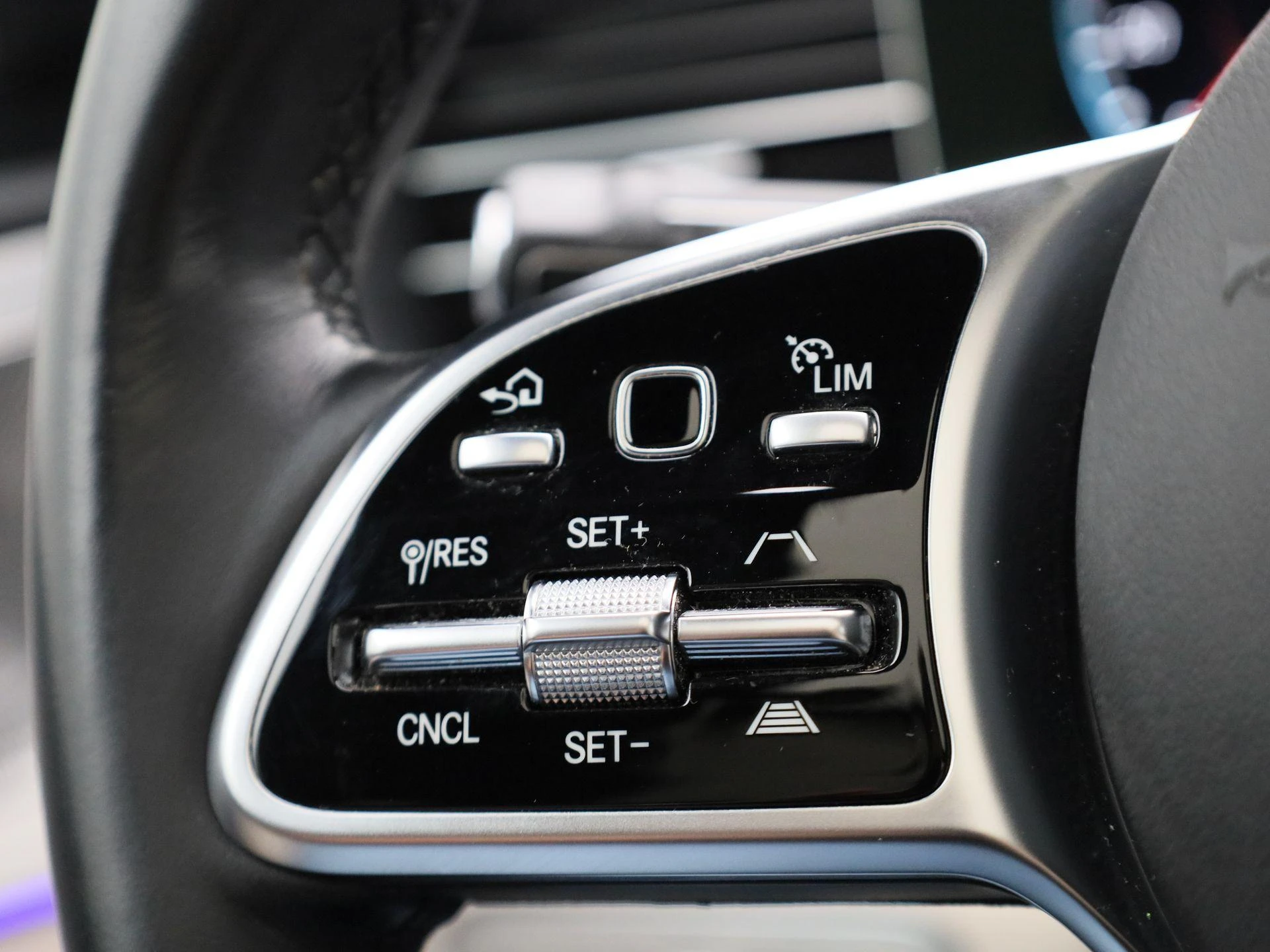 Mercedes-Benz-GLE-image-20