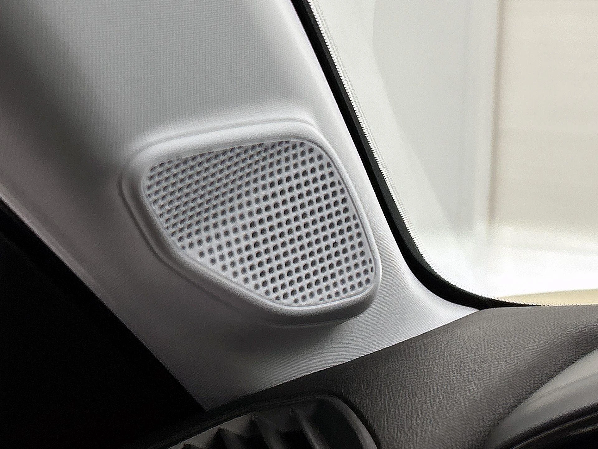 Peugeot-e-208-image-12
