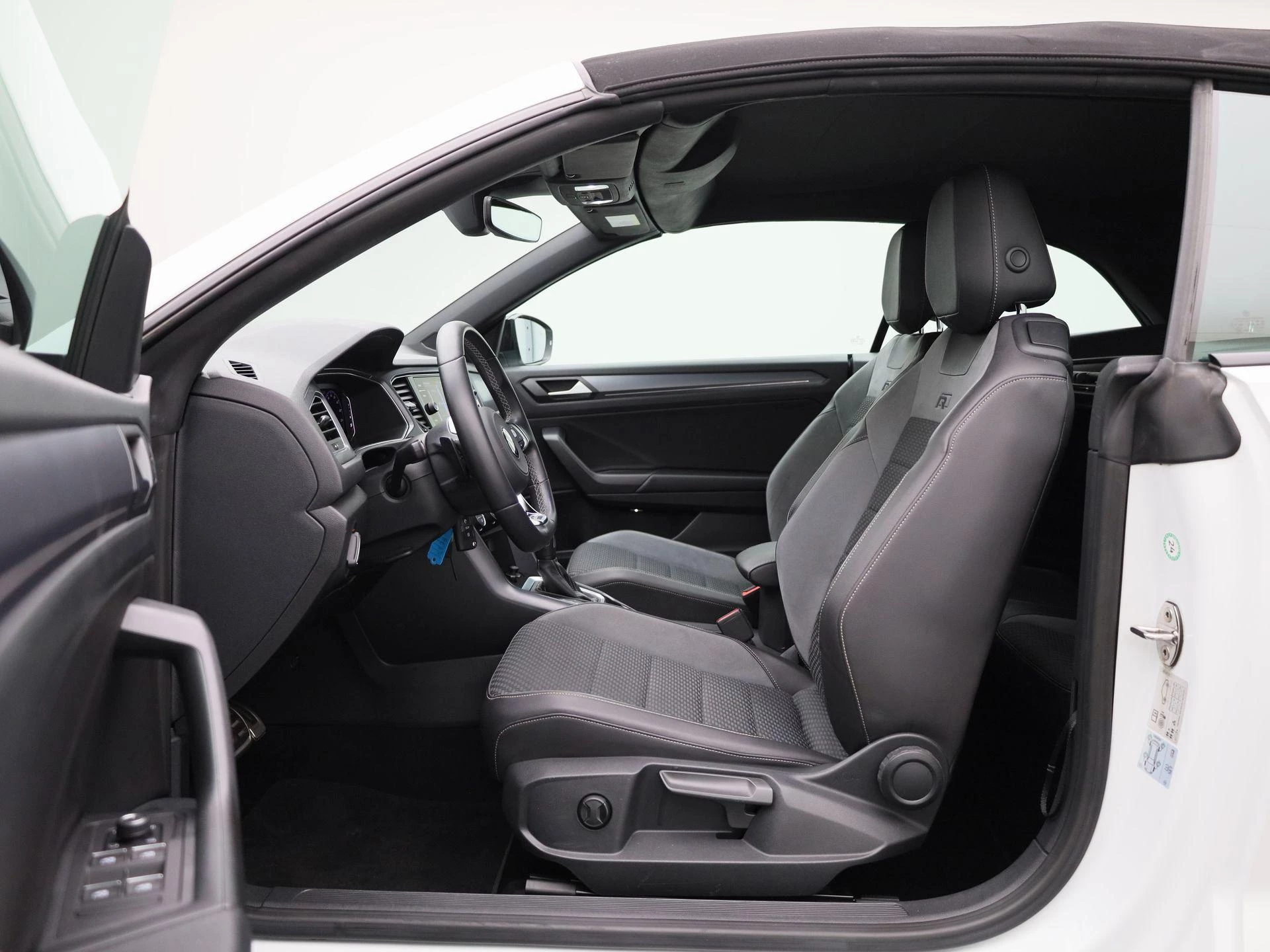Volkswagen-T-Roc-image-10
