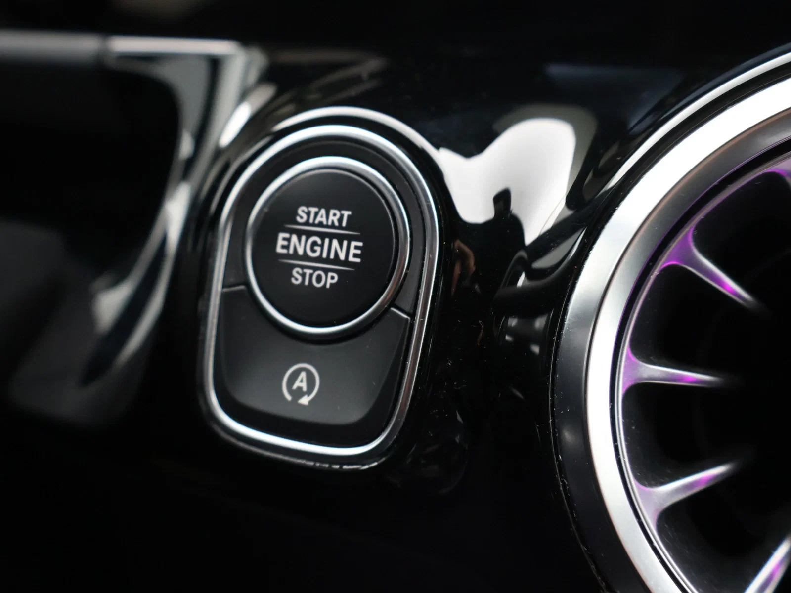 Mercedes-Benz GLA Classe (H247) AMG Line 163PK *AUTOMAAT*LEDER*ALCANTARA*CAMERA*PDC*CRUISE*APP-CONNECT*NAVI*KEYLESS GO*...*