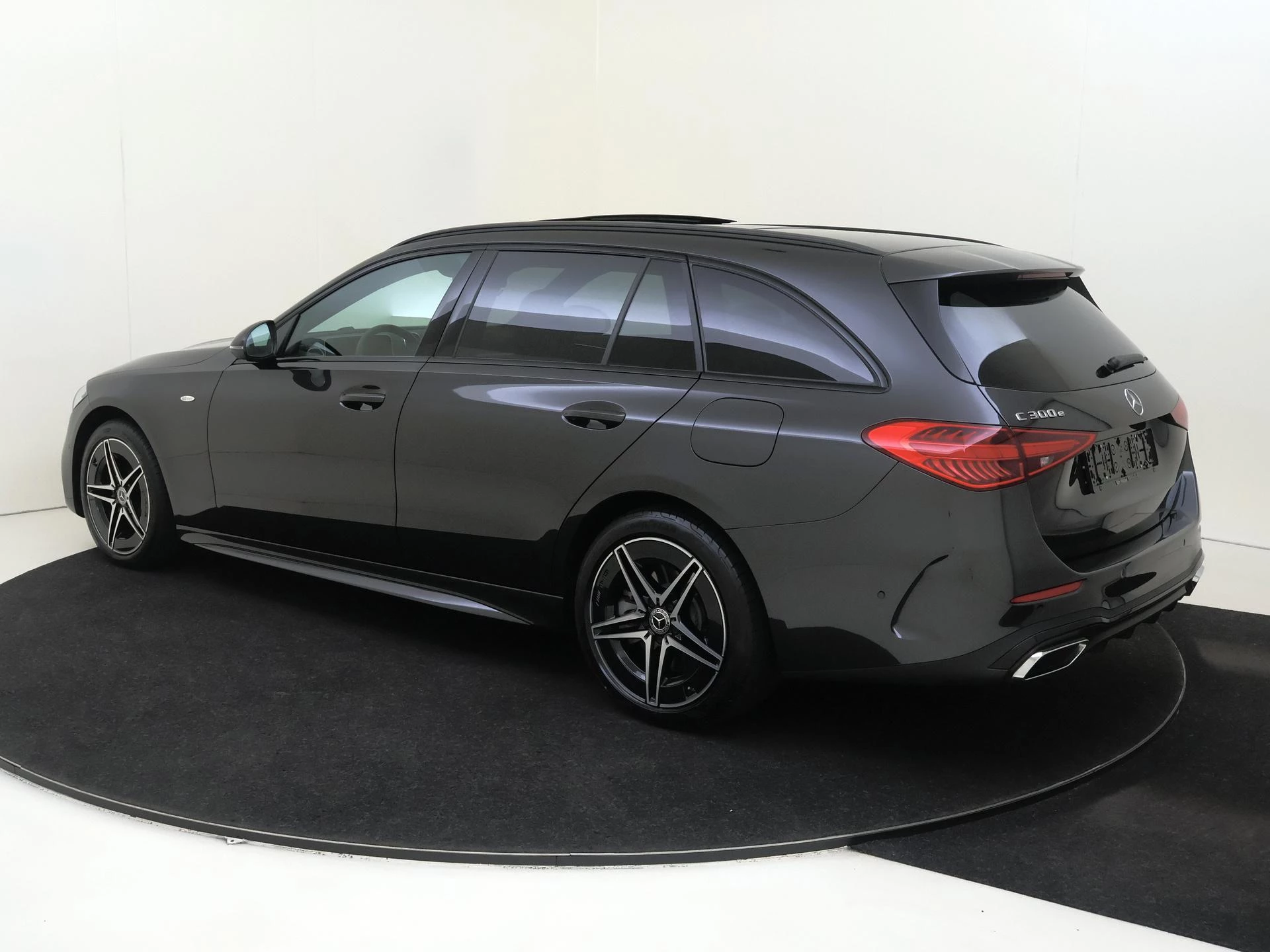 Mercedes-Benz-C-Klasse-image-3