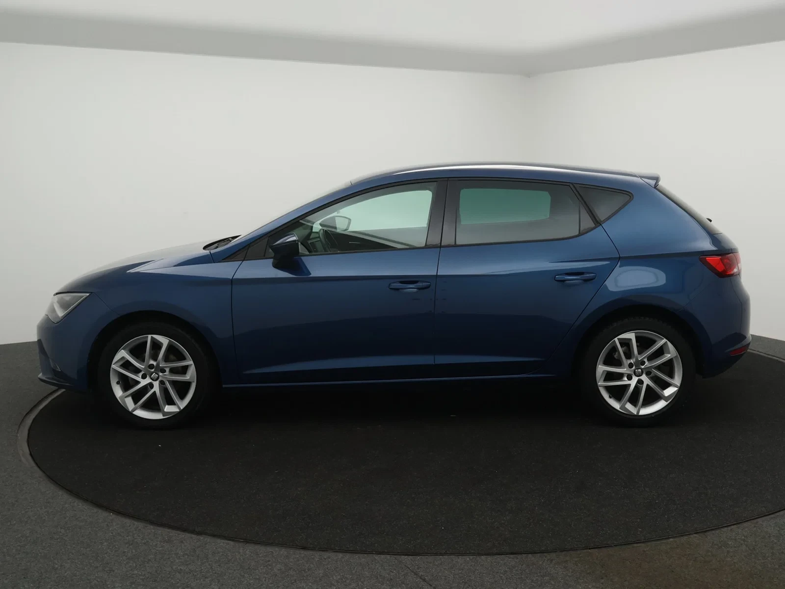 SEAT Leon Leon TSI 110PK *LEDER*ALCANTARA*CRUISE*NAVI*PDC*DAB RADIO*BLTH*...*