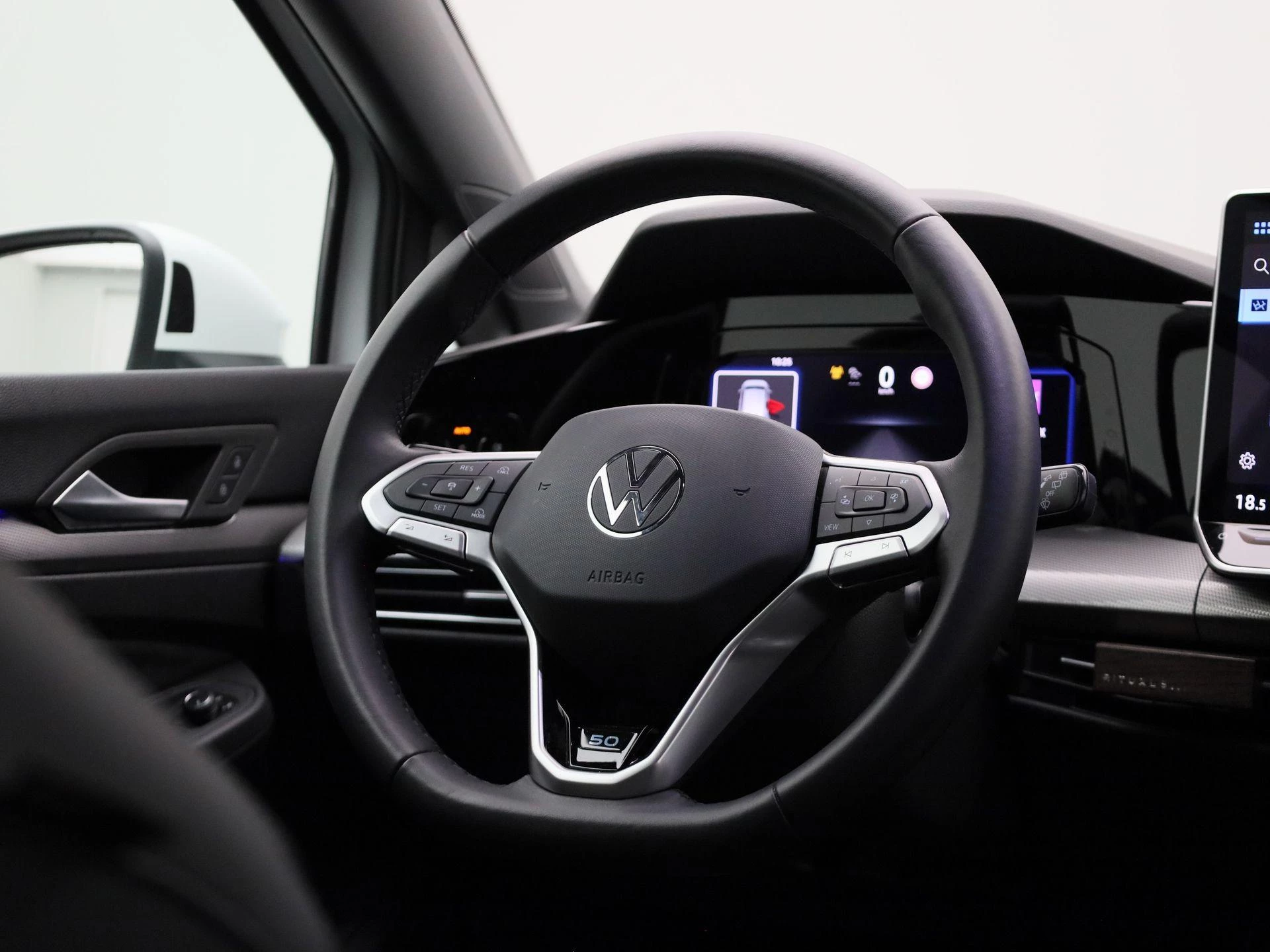 Volkswagen-Golf-image-42