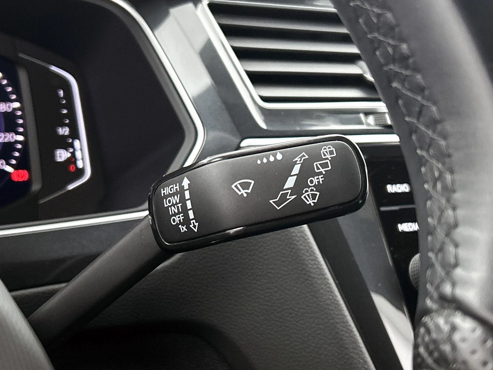 Volkswagen-Tiguan-image-9