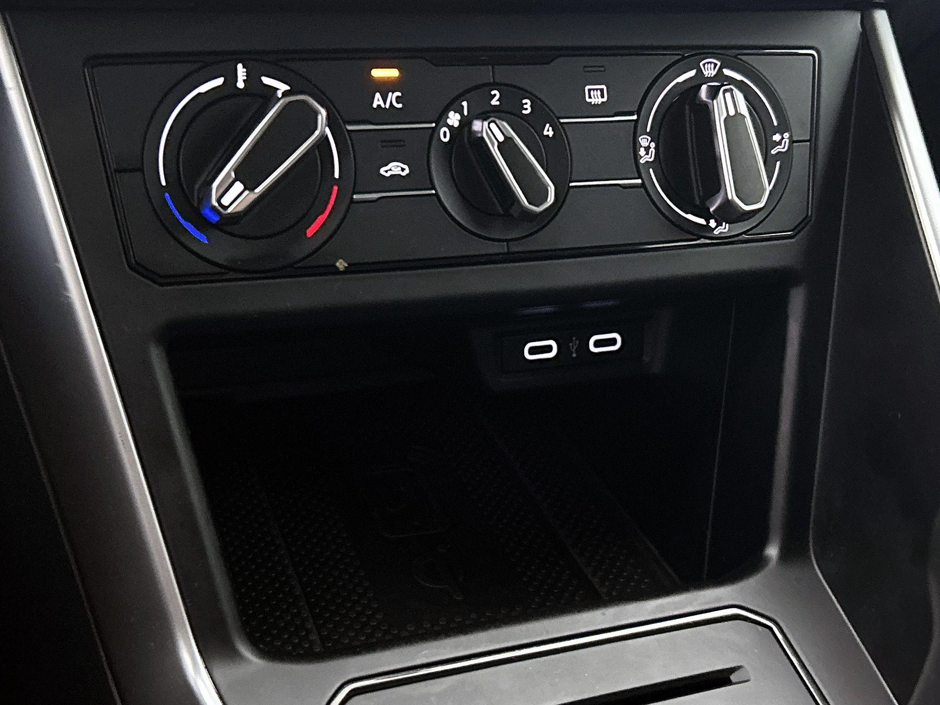 Volkswagen-Polo-image-23