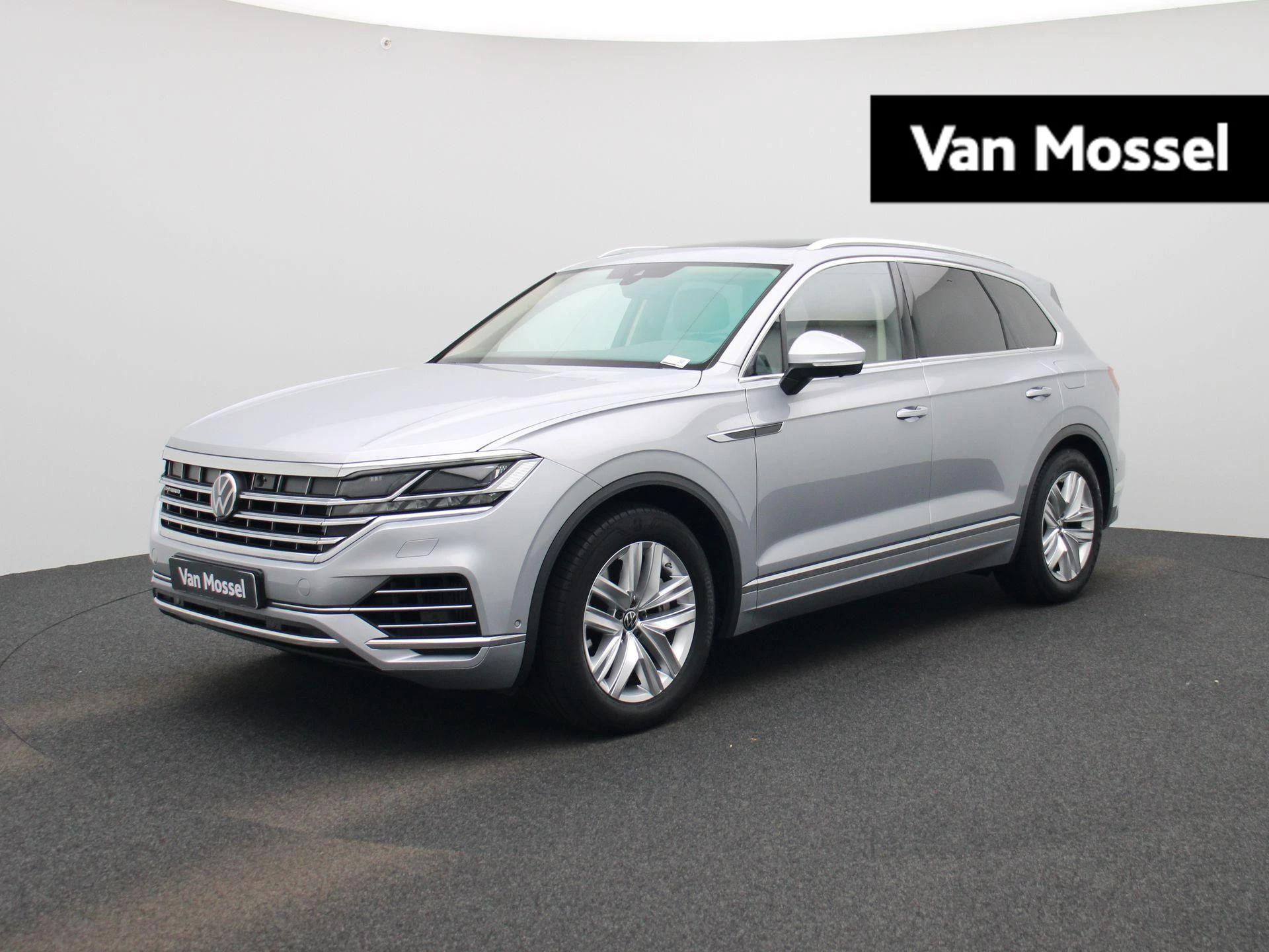 Volkswagen-Touareg-image-0