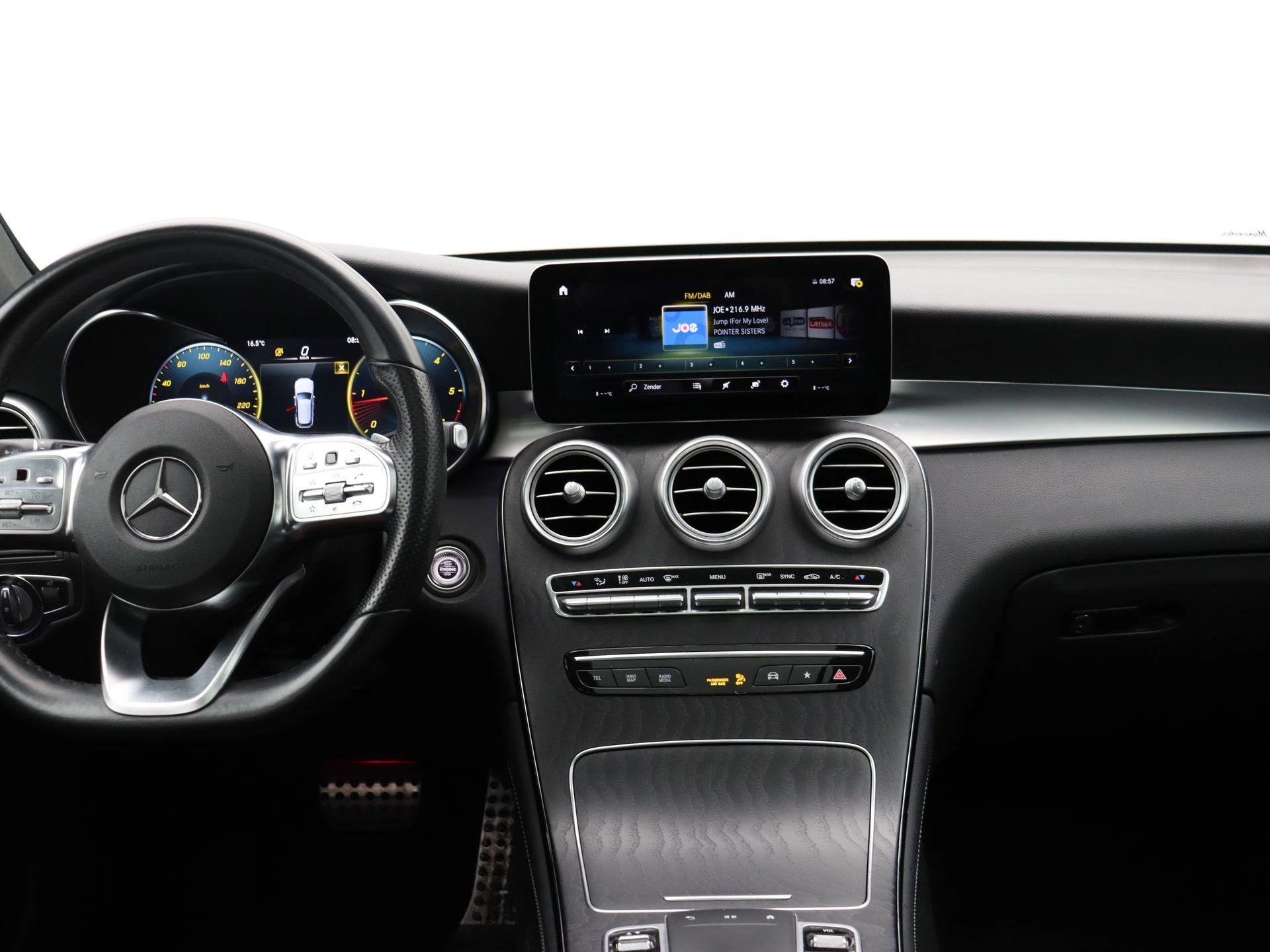 Mercedes-Benz GLC 200 d AMG LINE + CARPLAY + BURMESTER + PANO DAK +