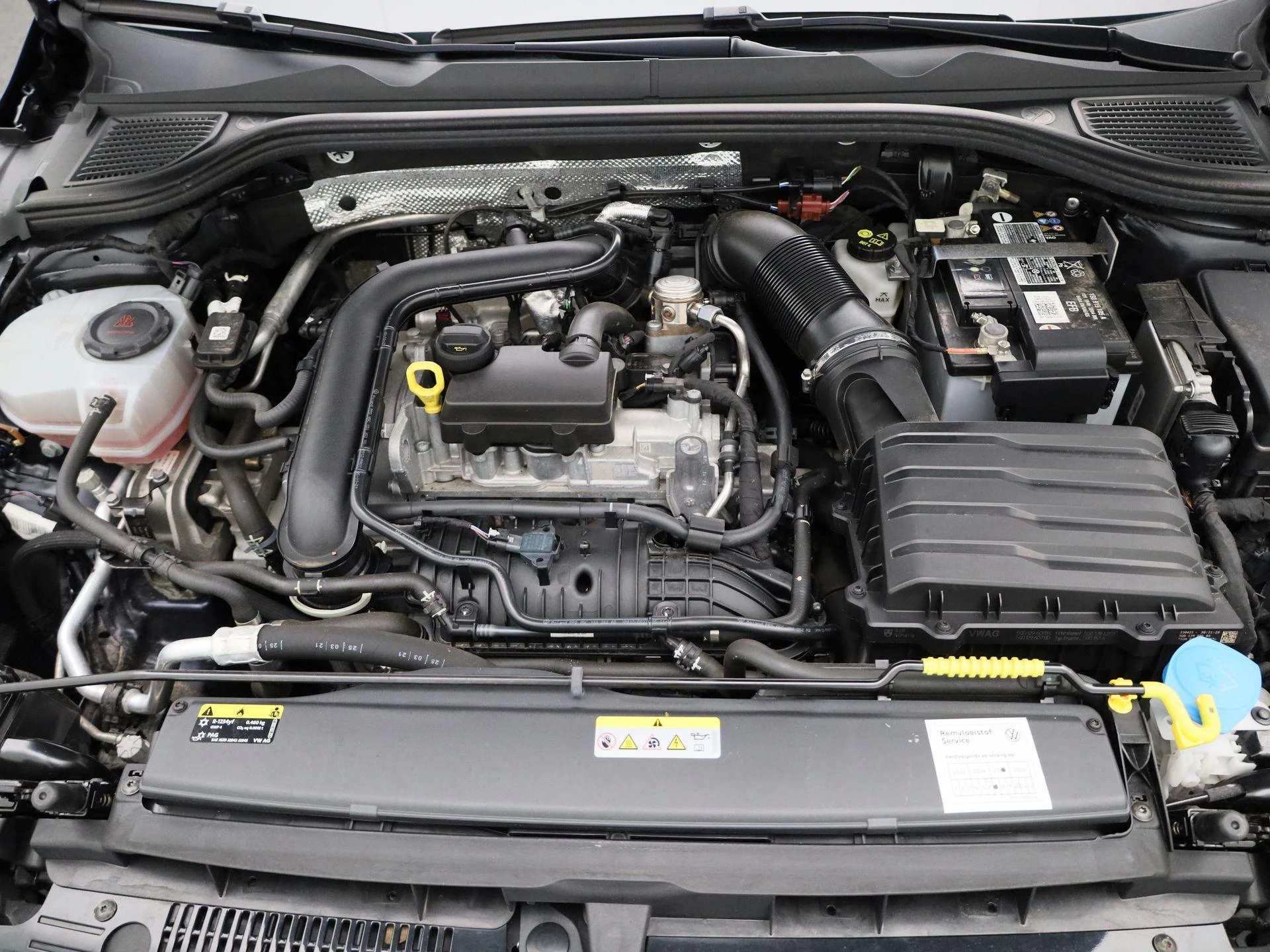 Volkswagen-Golf-image-31