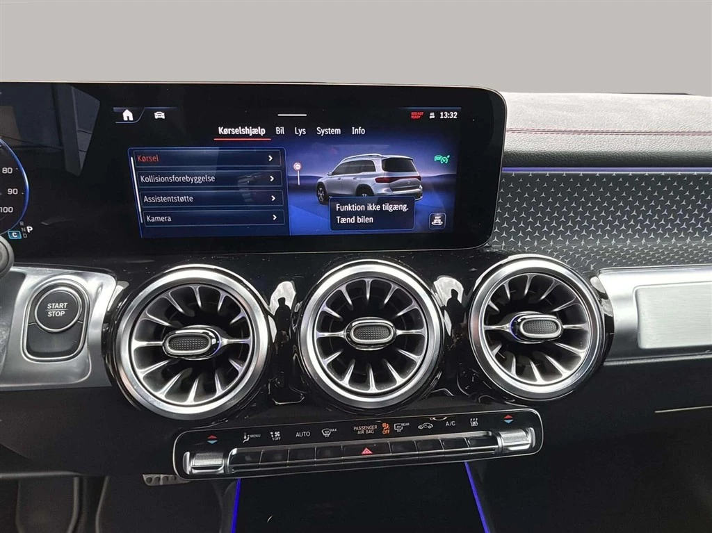 Mercedes-Benz-EQB-image-16