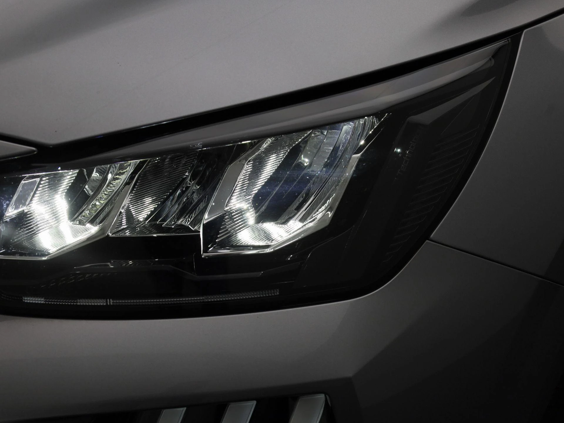 Peugeot e-208 - 17