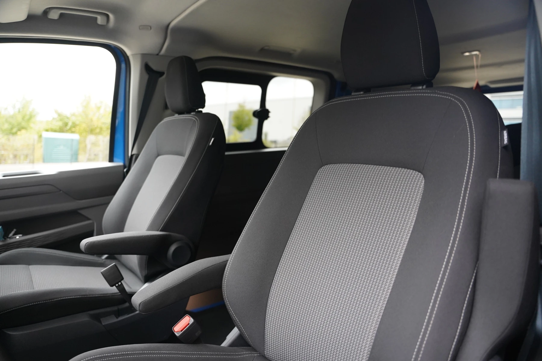 Volkswagen-Transporter-image-8