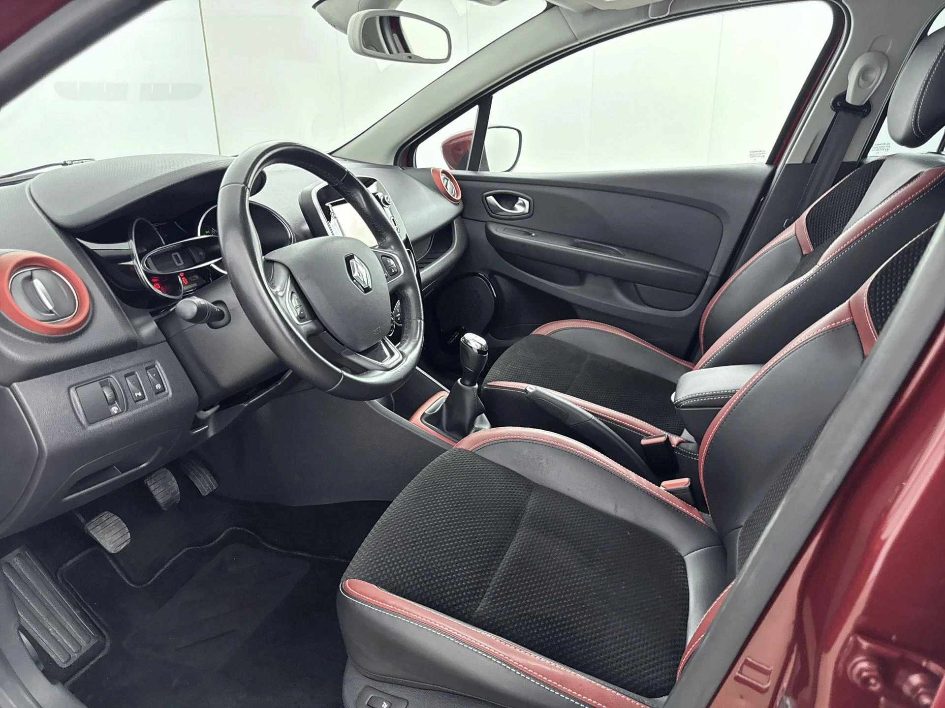 Renault-Clio-image-8