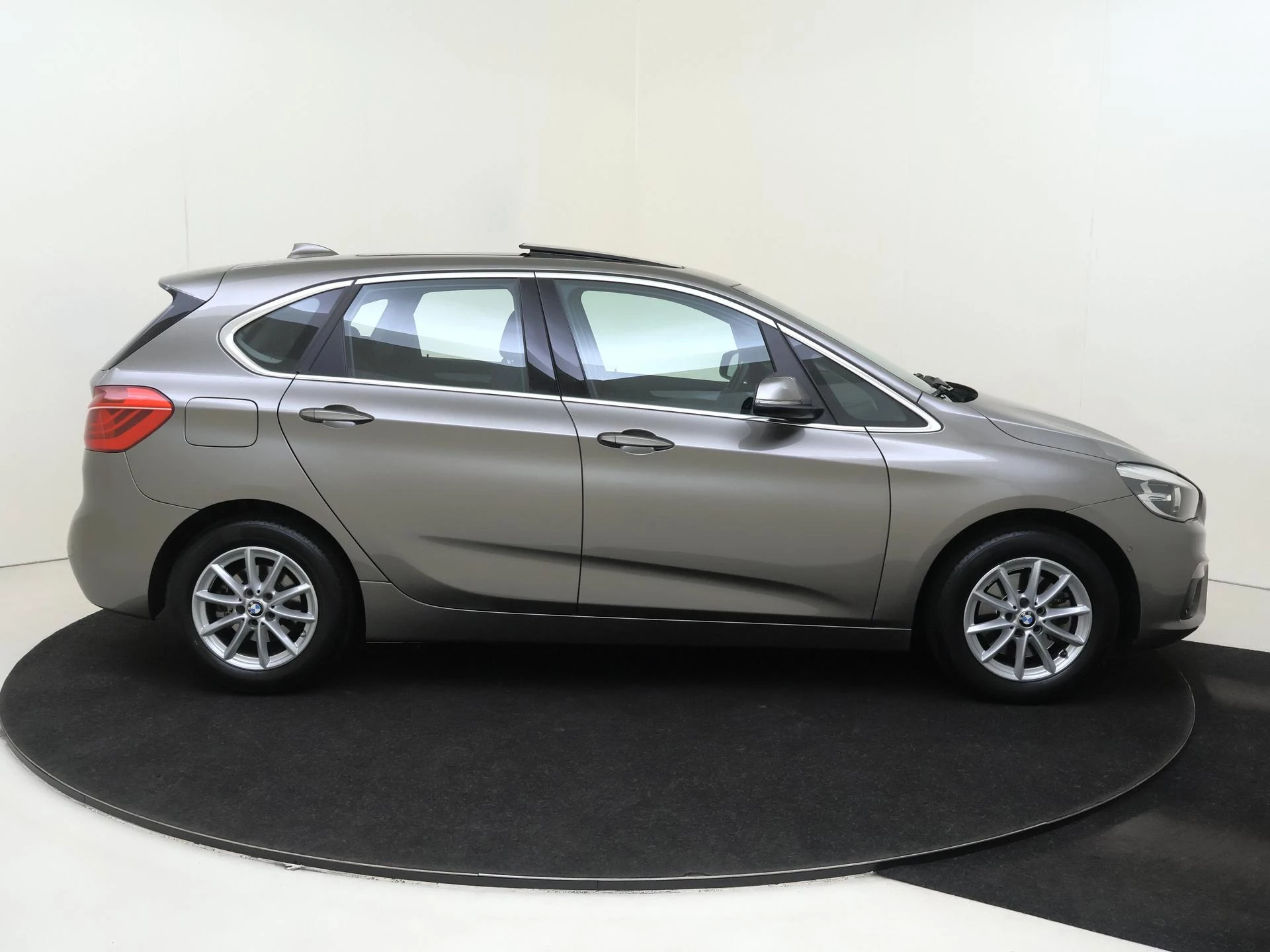 BMW-2 Serie-image-12