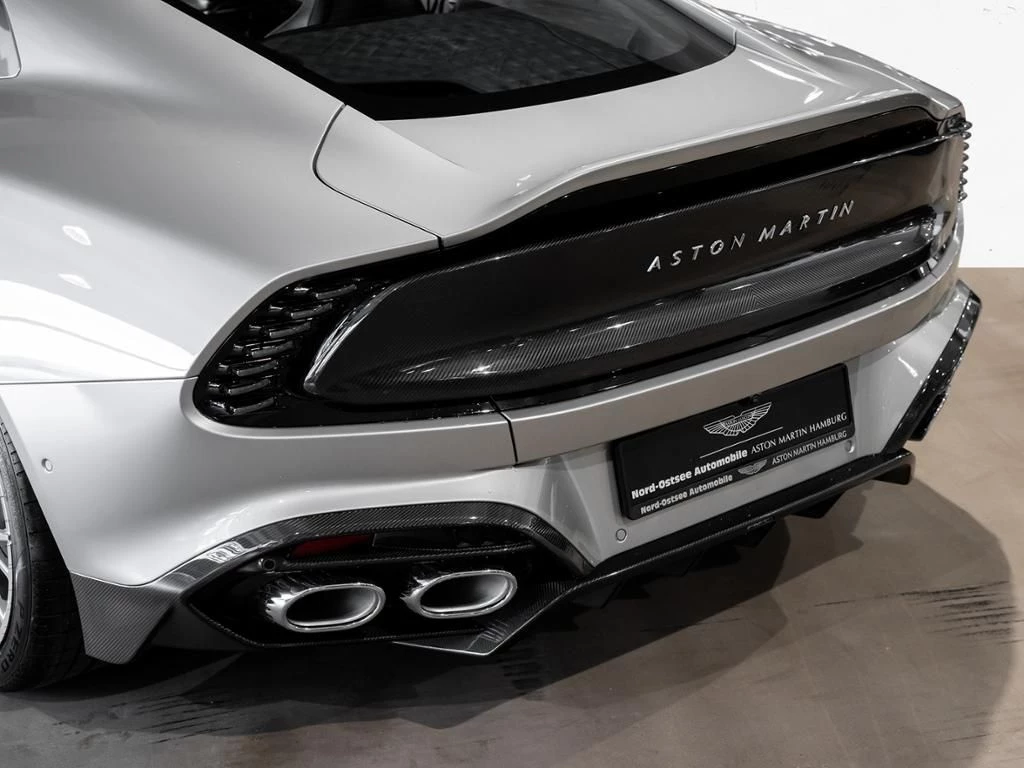 Aston Martin-Vanquish-image-7
