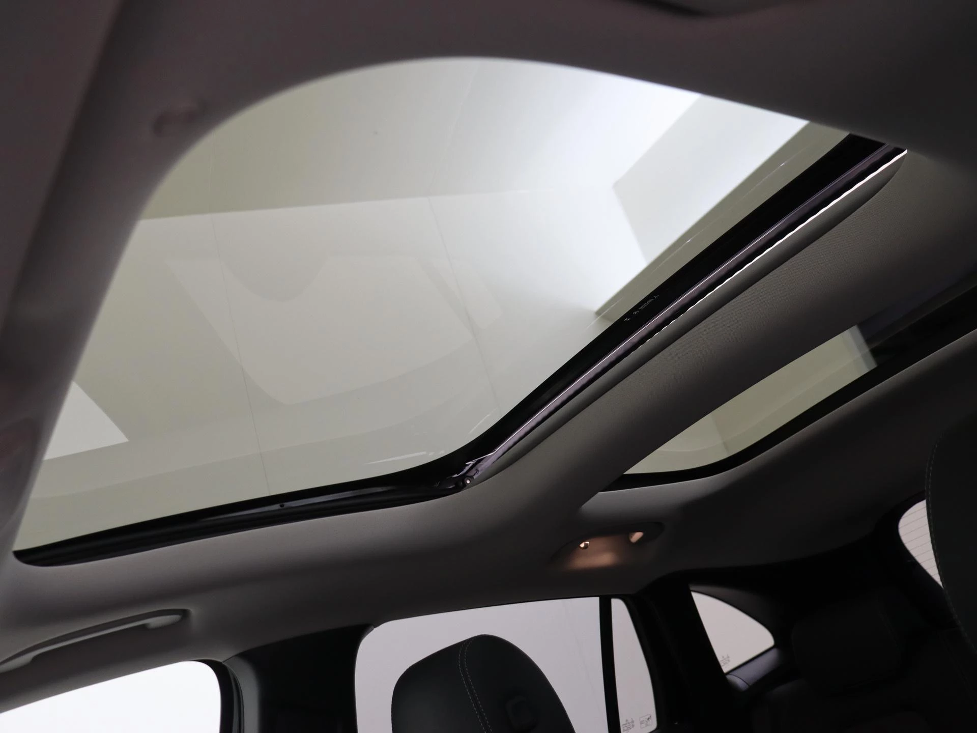 Mercedes-Benz-GLA-image-31