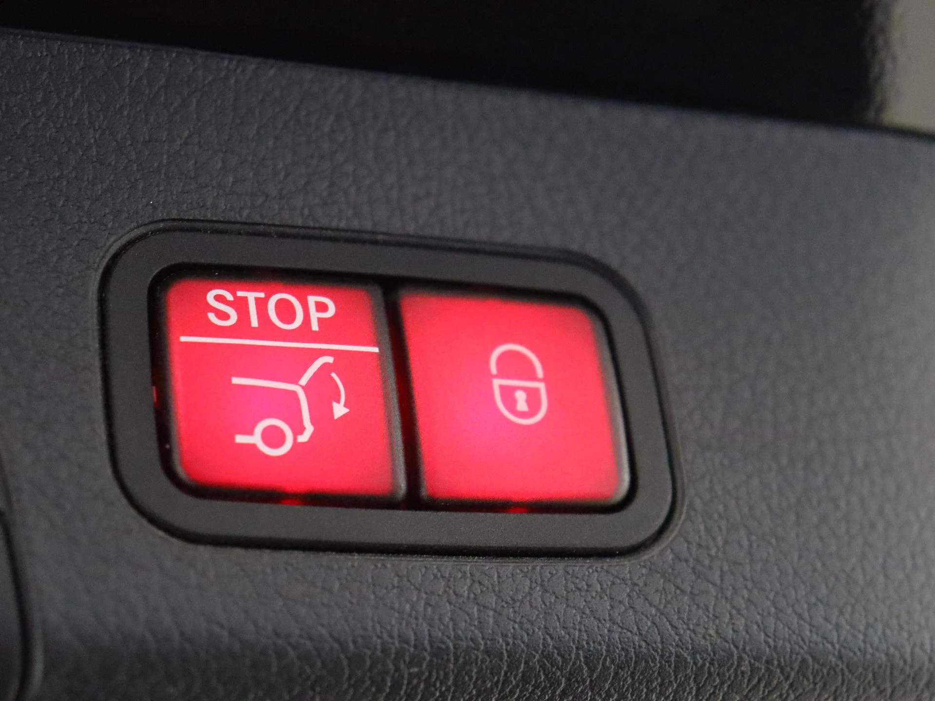 Mercedes-Benz-GLB-image-32