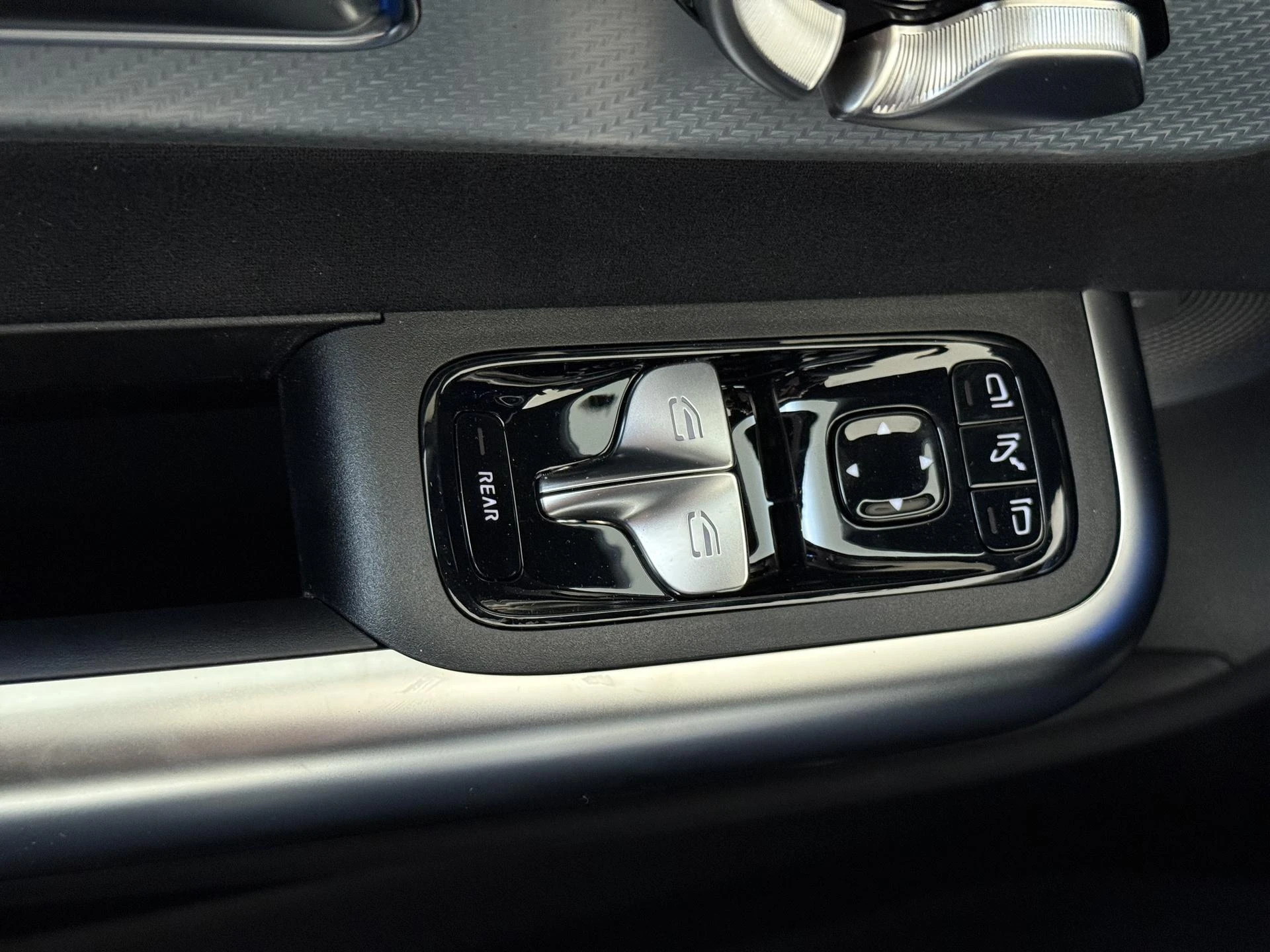 Mercedes-Benz-CLA-image-25