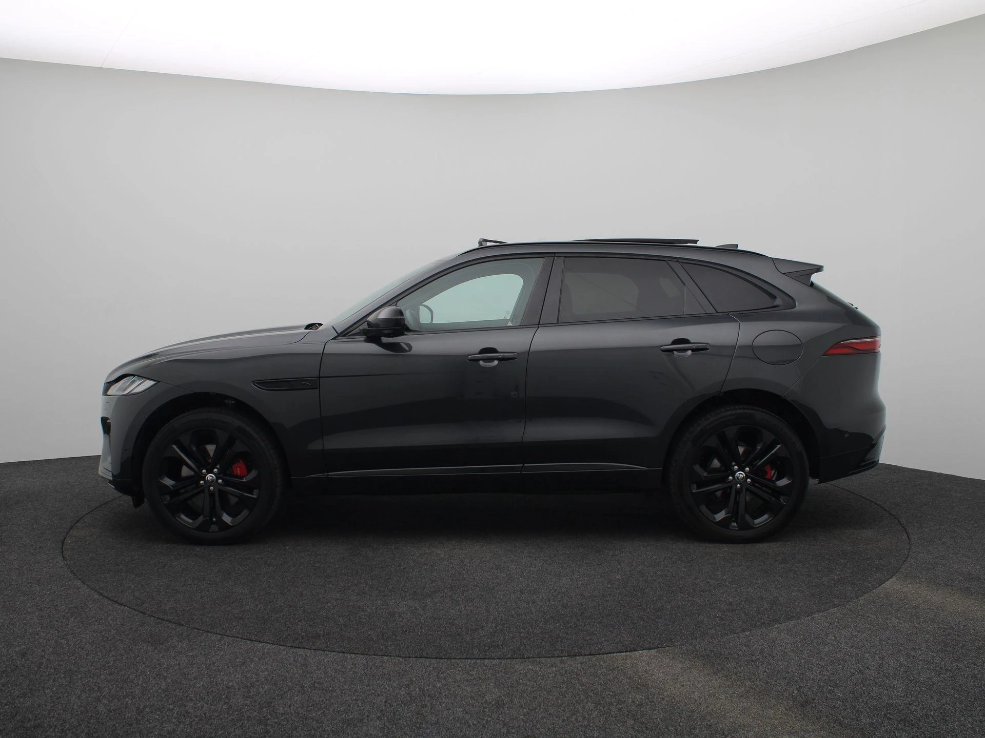 Jaguar-F-PACE-image-3