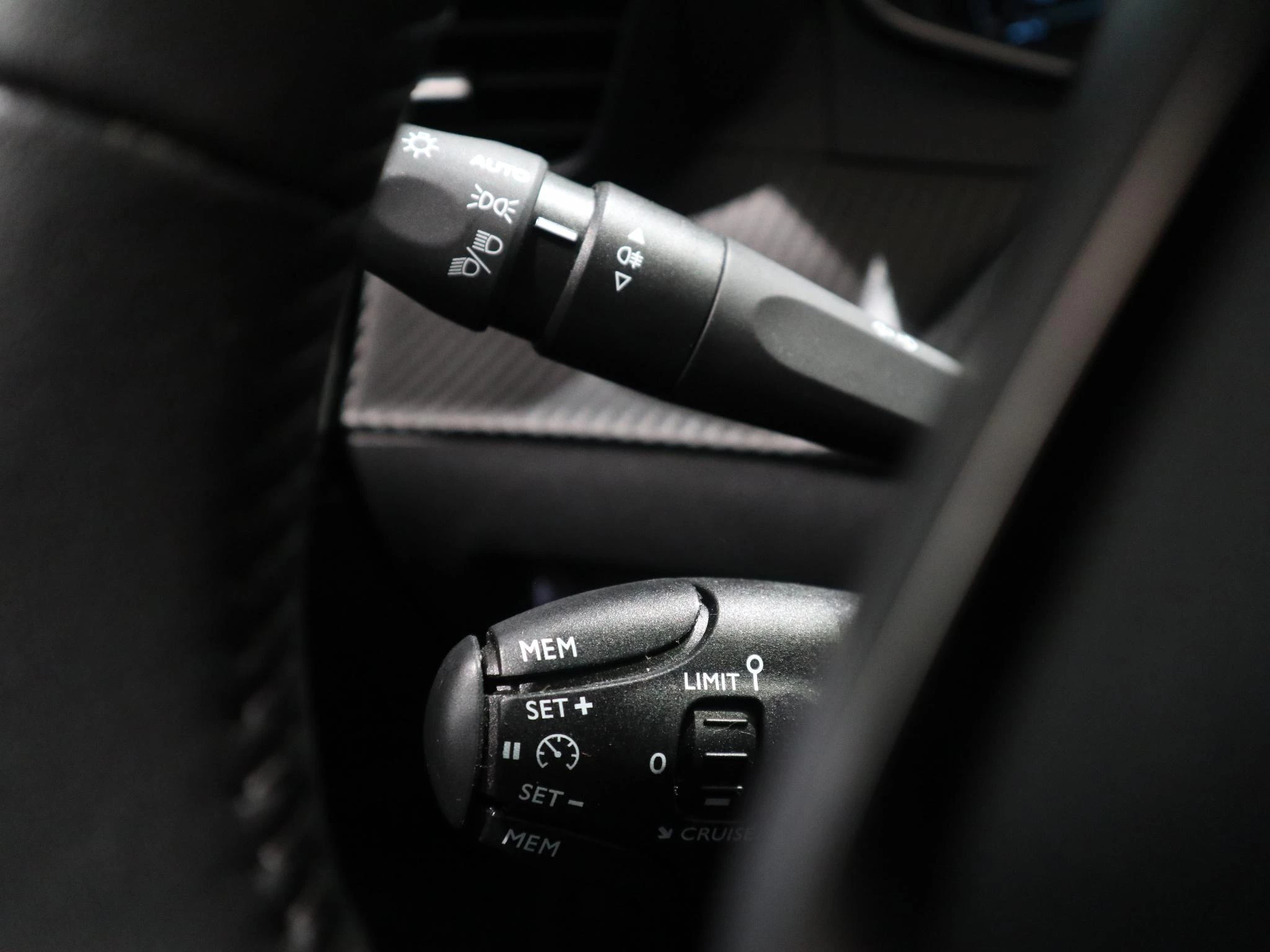 Peugeot-e-2008-image-15