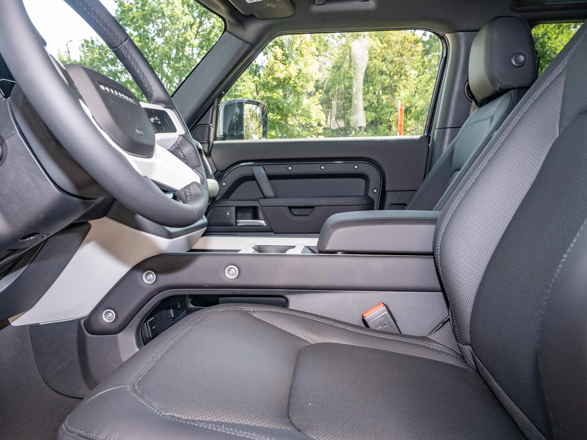 Land Rover Defender 90 D200 S AWD Auto. 26MY