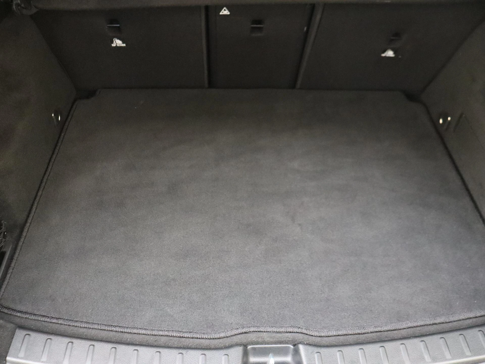 Mercedes-Benz-GLA-image-30