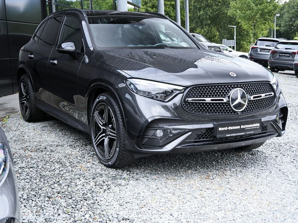 Mercedes-Benz-GLC 220 d-image-4