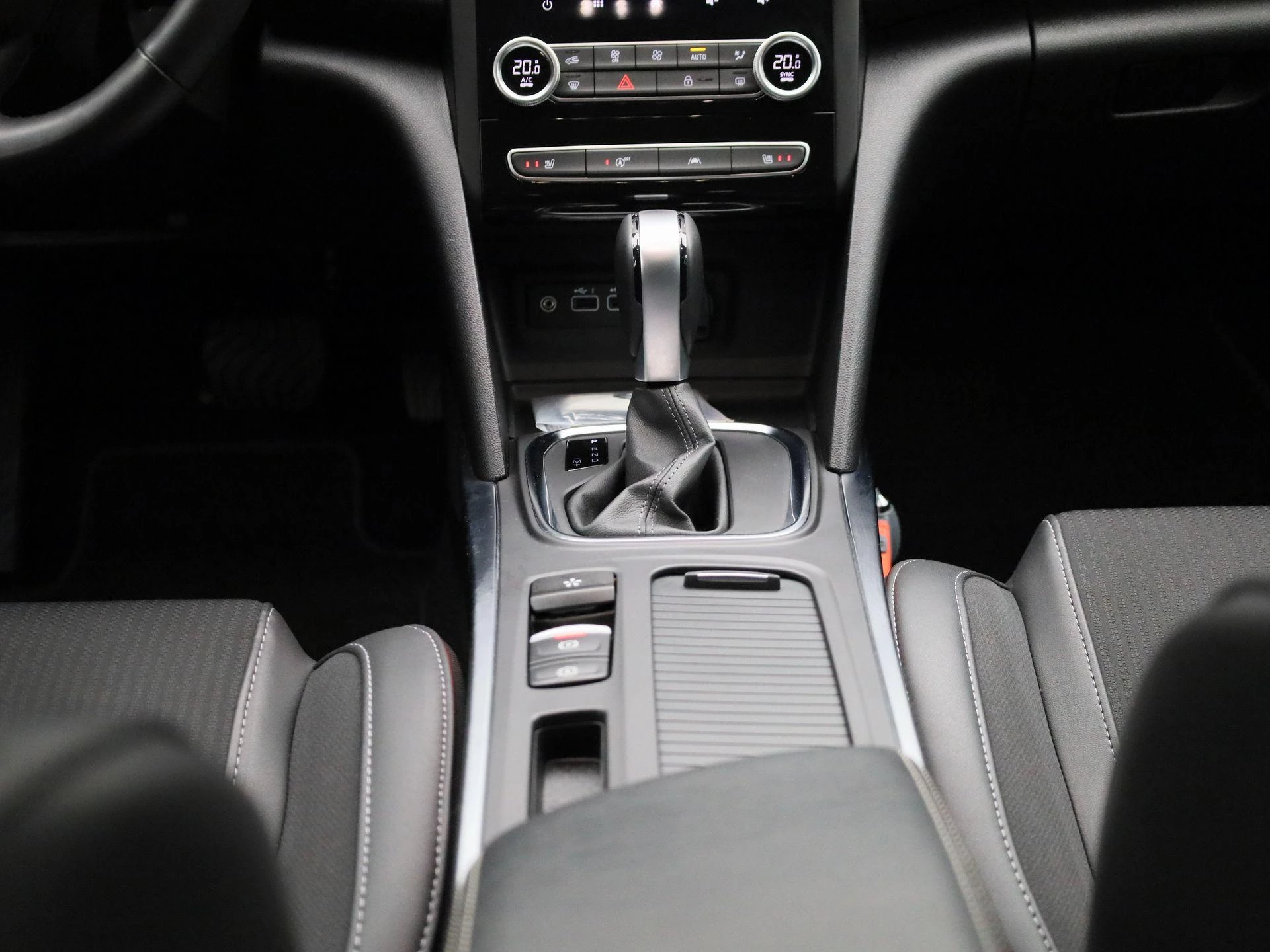 Renault-Mégane Estate-image-8