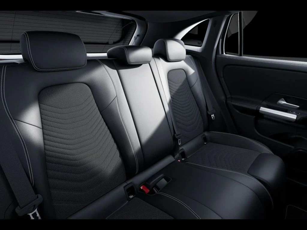 Mercedes-Benz-GLA 200 d-image-11