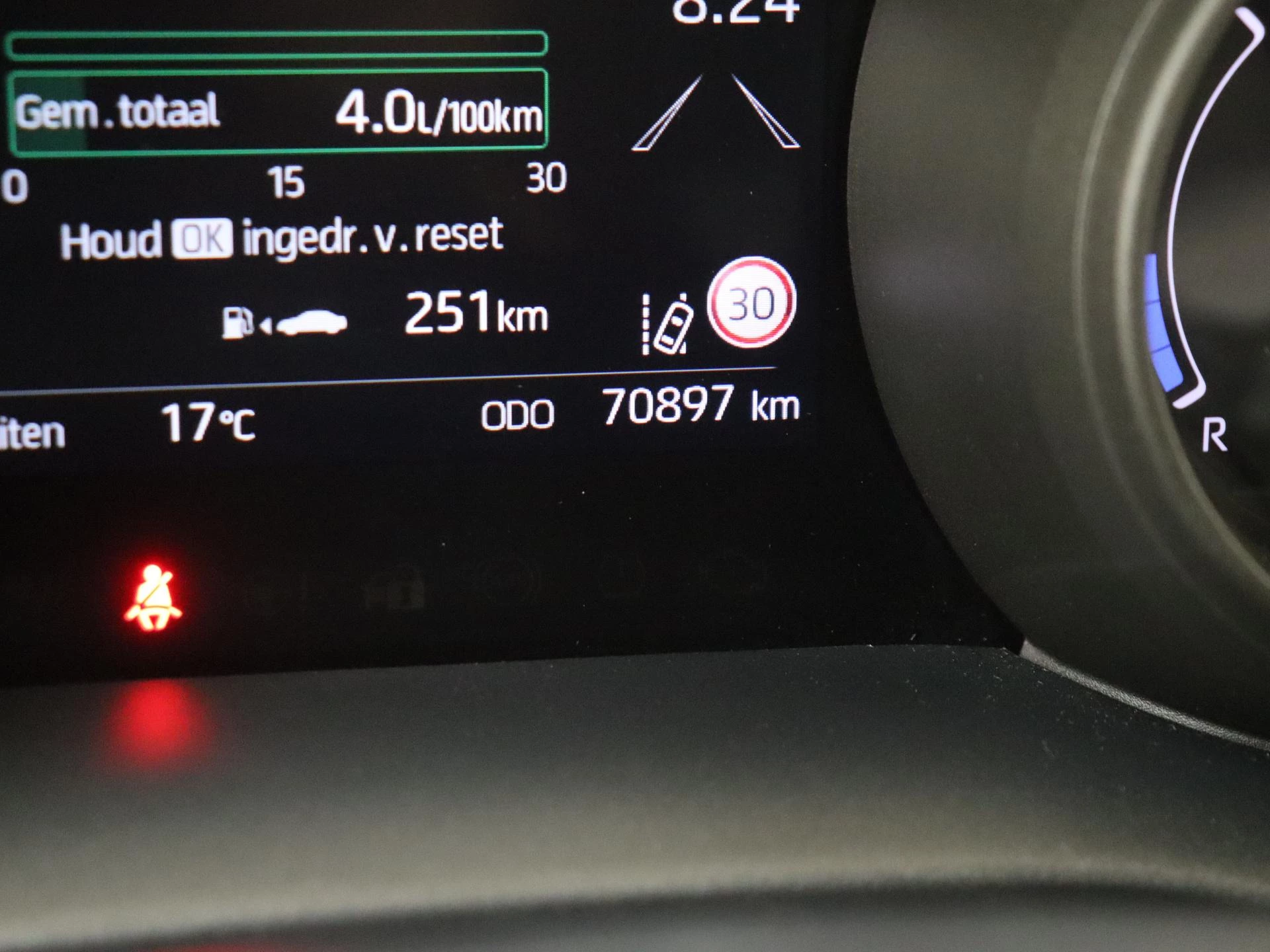 Toyota-Yaris-image-12