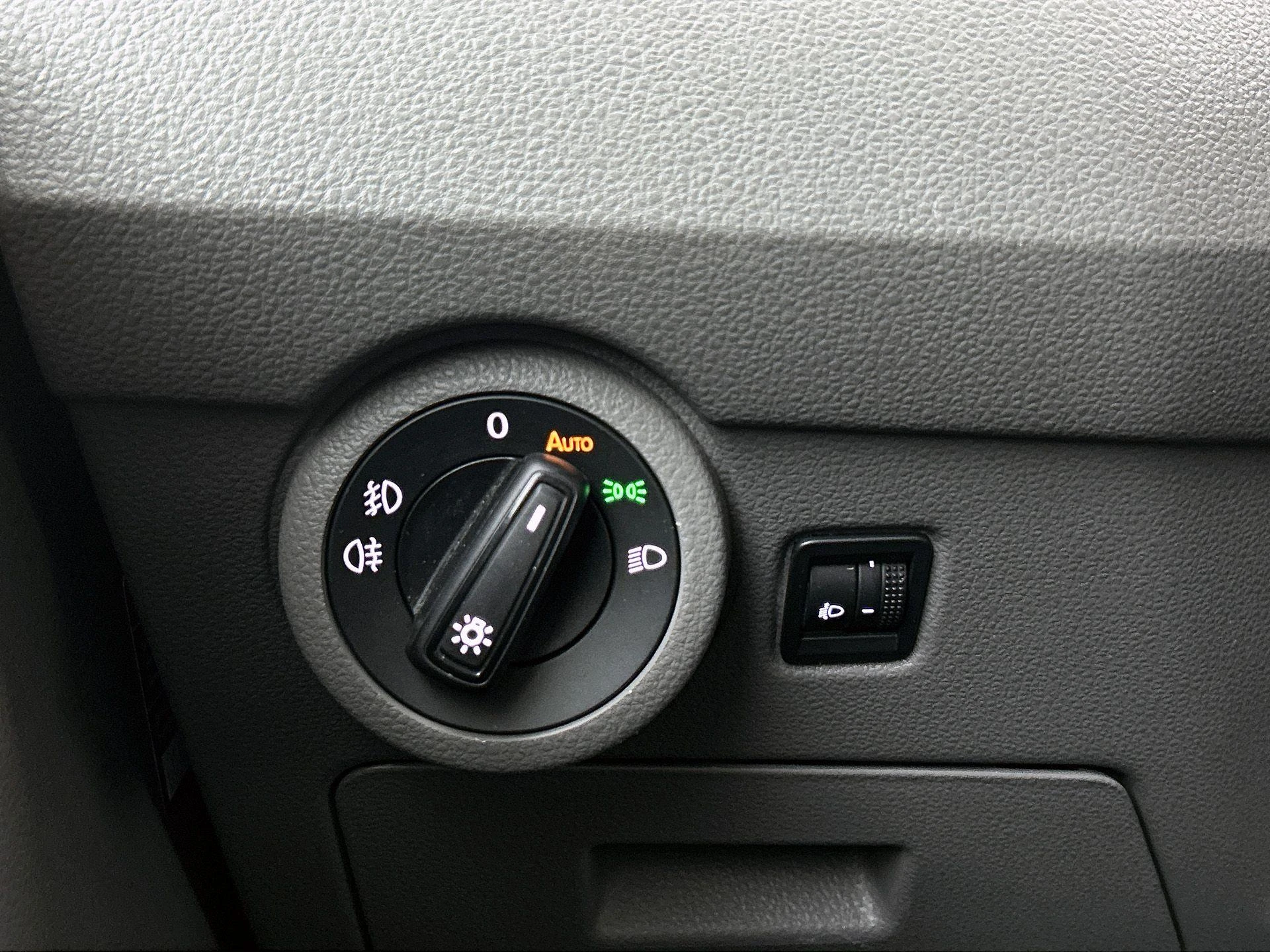 Volkswagen-Transporter-image-15