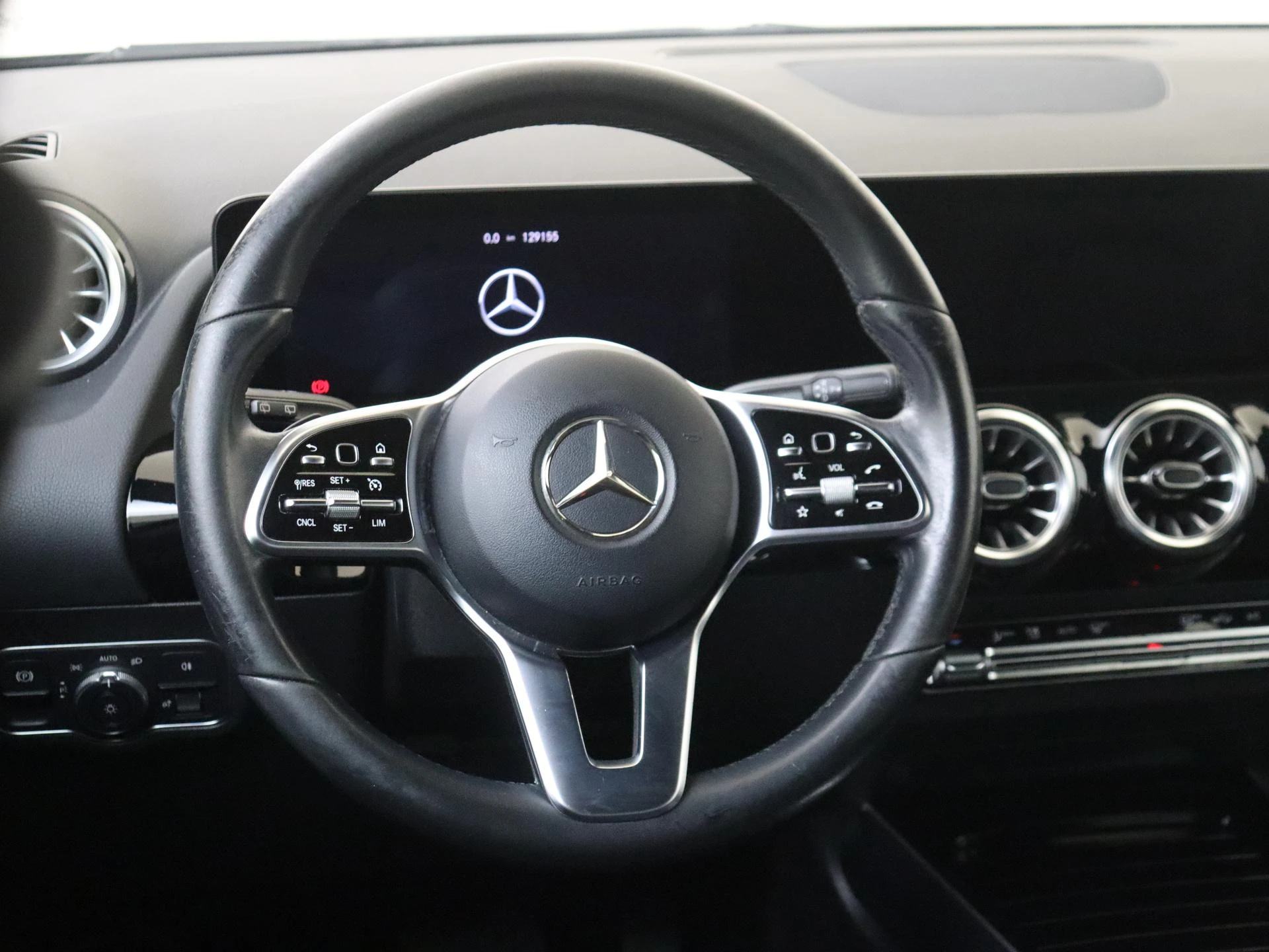 Mercedes-Benz-GLA-image-9