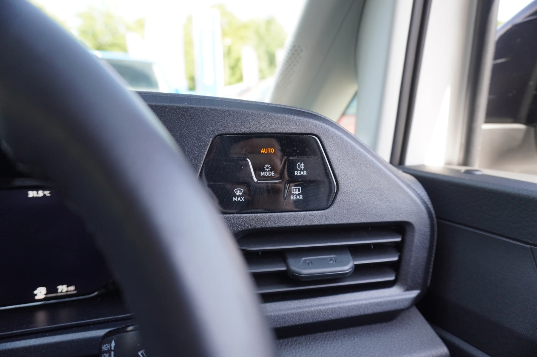 Volkswagen-Caddy-image-35