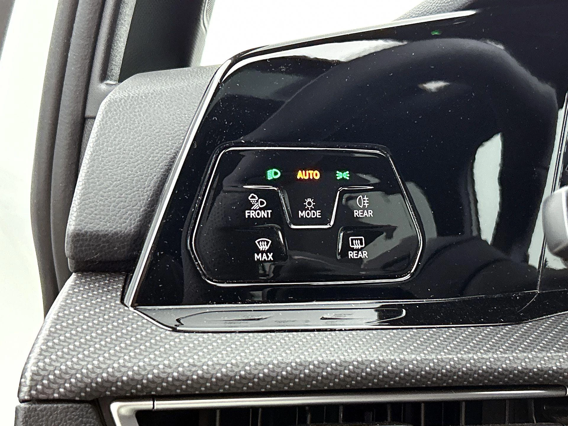 Volkswagen Golf 1.5 eTSI R-LINE