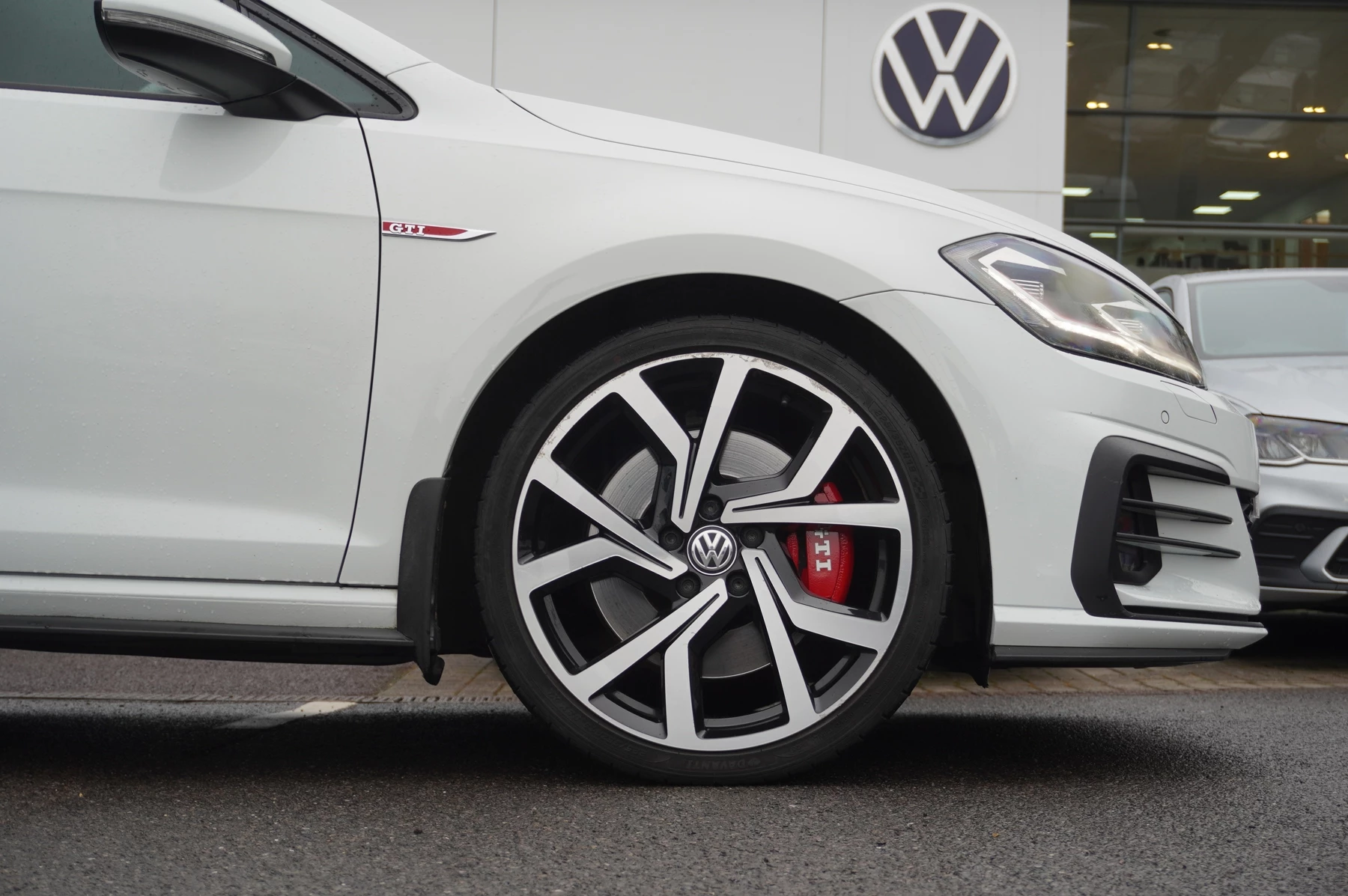 Volkswagen-Golf-image-22