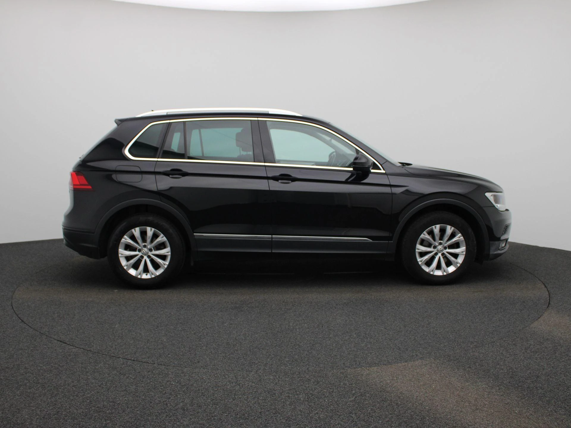 Volkswagen-Tiguan-image-5